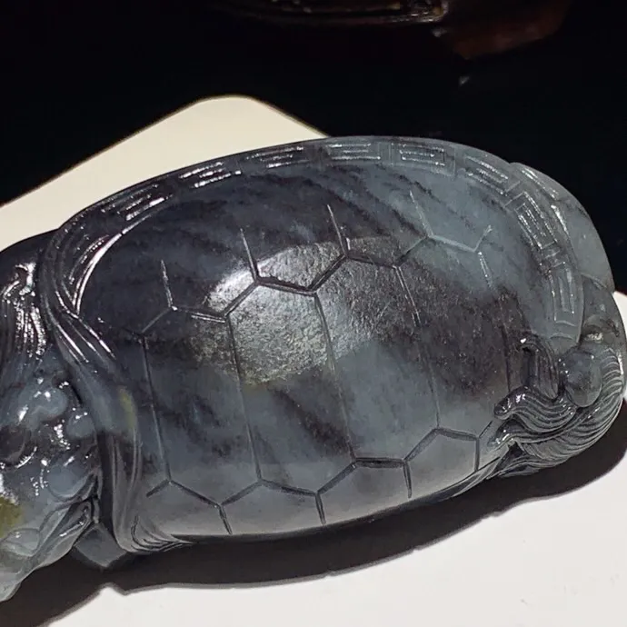 新疆和田玉籽料青花富贵长寿龙龟挂件。尺寸83/45/30重170.5克 无裂无杂 玉质细腻油润 底色纯净 脂粉好，品质好。lt251025