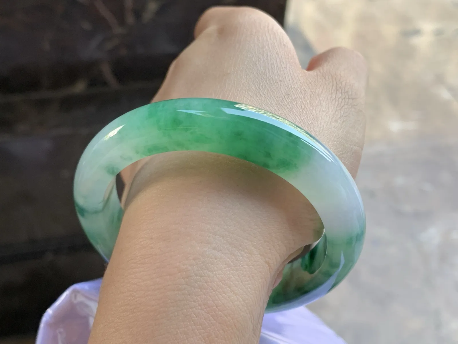 55.5-12.1-9

阳绿色手镯^_^色阳 玉质温润