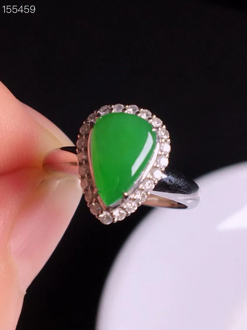 冰种阳绿滴水戒指、真金真钻镶嵌，种水好，玉质细腻 .裸石尺寸 9.9*6.6