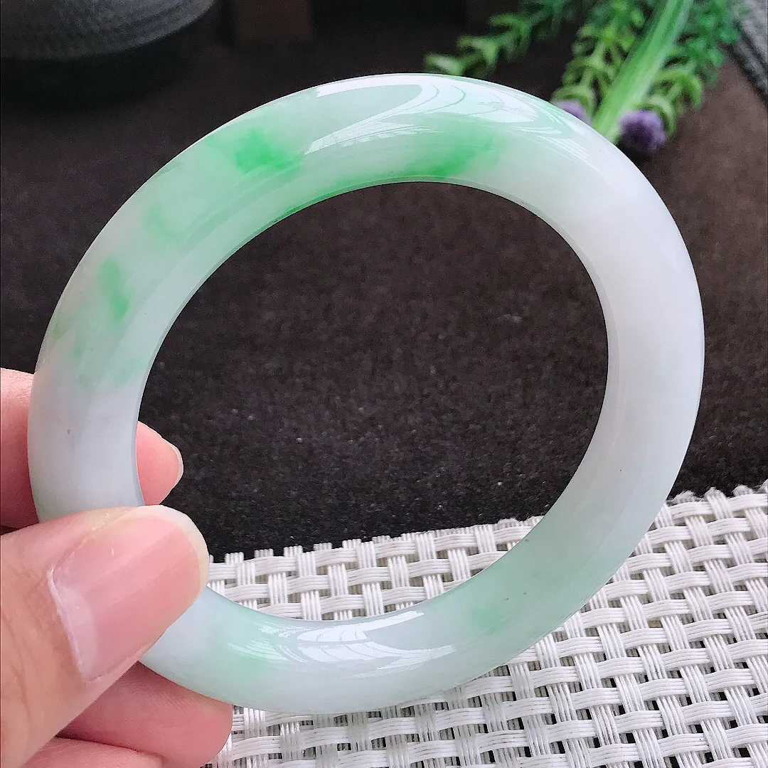 自然光55.5/10.5/10.7老坑精美温润飘阳绿圆条手镯翡翠玉镯手环
