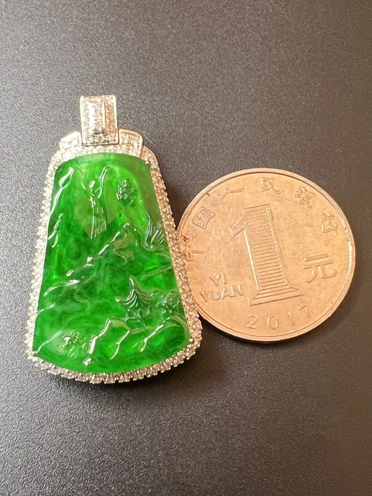 满绿山水牌整体尺寸37.6*22.9*9.2 祼石尺寸28.2*19.8*1.8