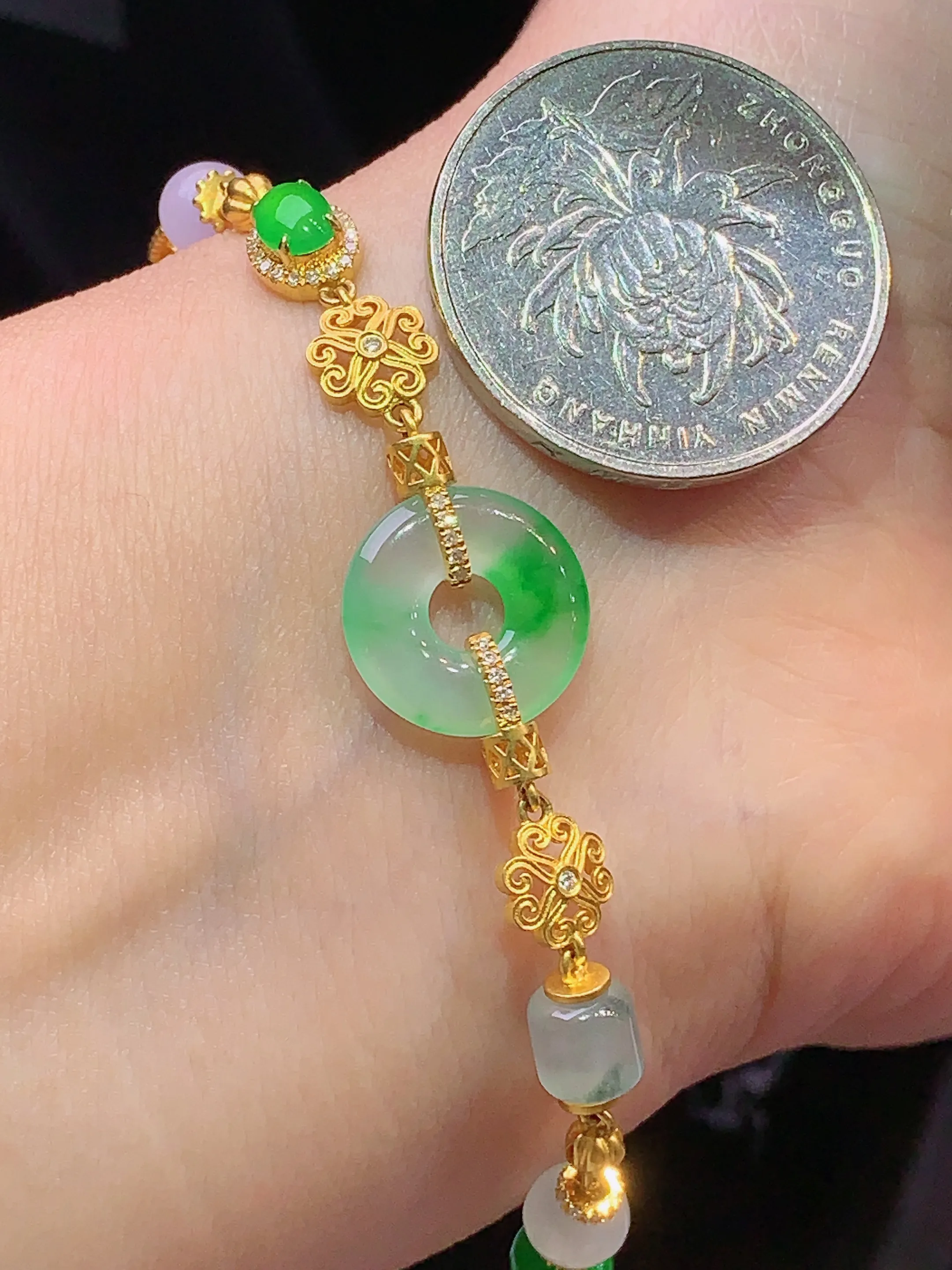 18k金钻镶嵌多宝平安扣手链 吊坠 玉质细腻 色泽艳丽 水润亮眼  整体尺寸12.8*2.3