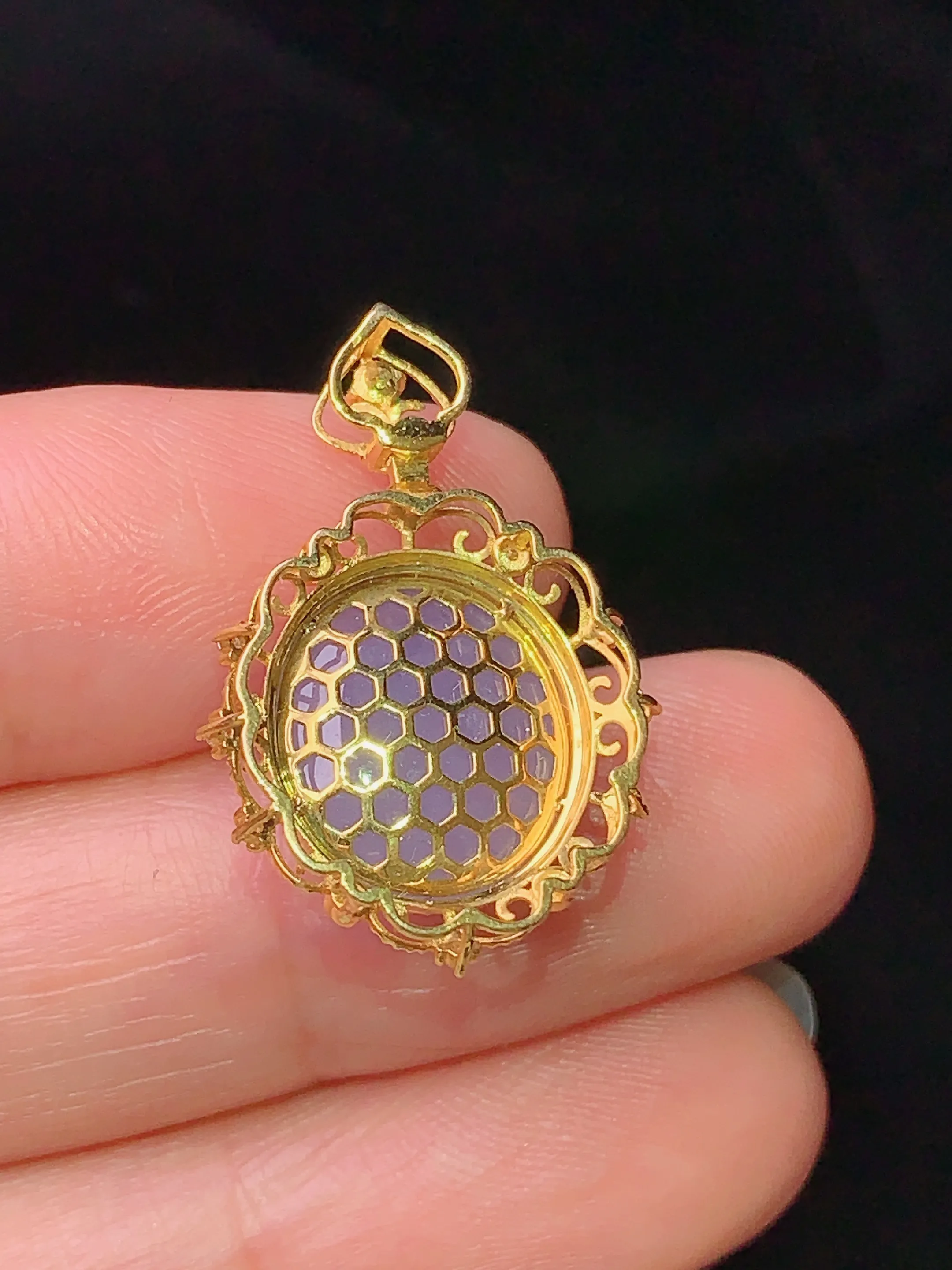 18k金钻镶嵌紫罗兰蛋面吊坠 玉质细腻 水润亮眼 色泽艳丽 整体尺寸24.3*16.8*7.8