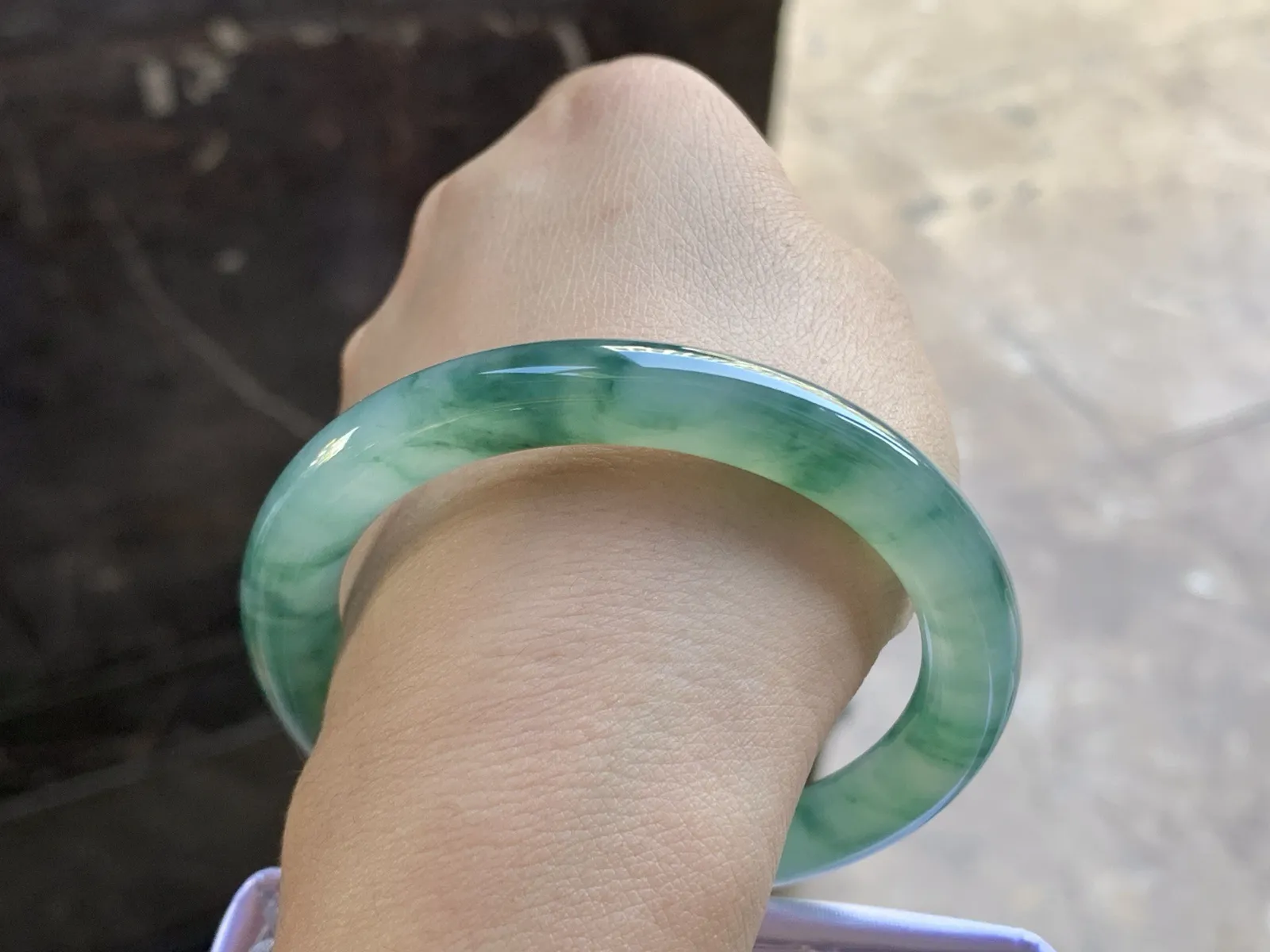 54.5-8.8

飘花圆条手镯^_^玉质温润