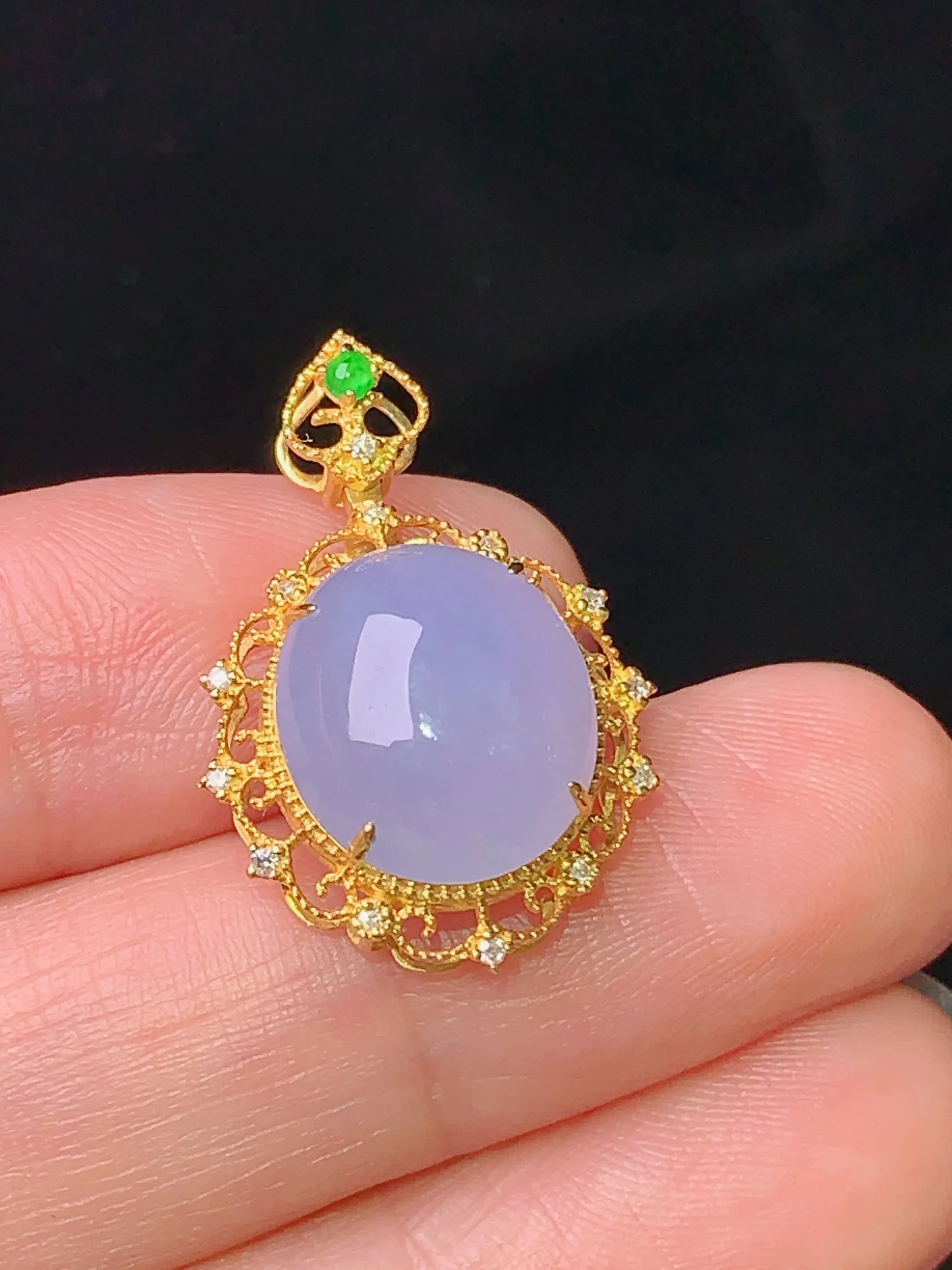 18k金钻镶嵌紫罗兰蛋面吊坠 玉质细腻 水润亮眼 色泽艳丽 整体尺寸24.3*16.8*7.8