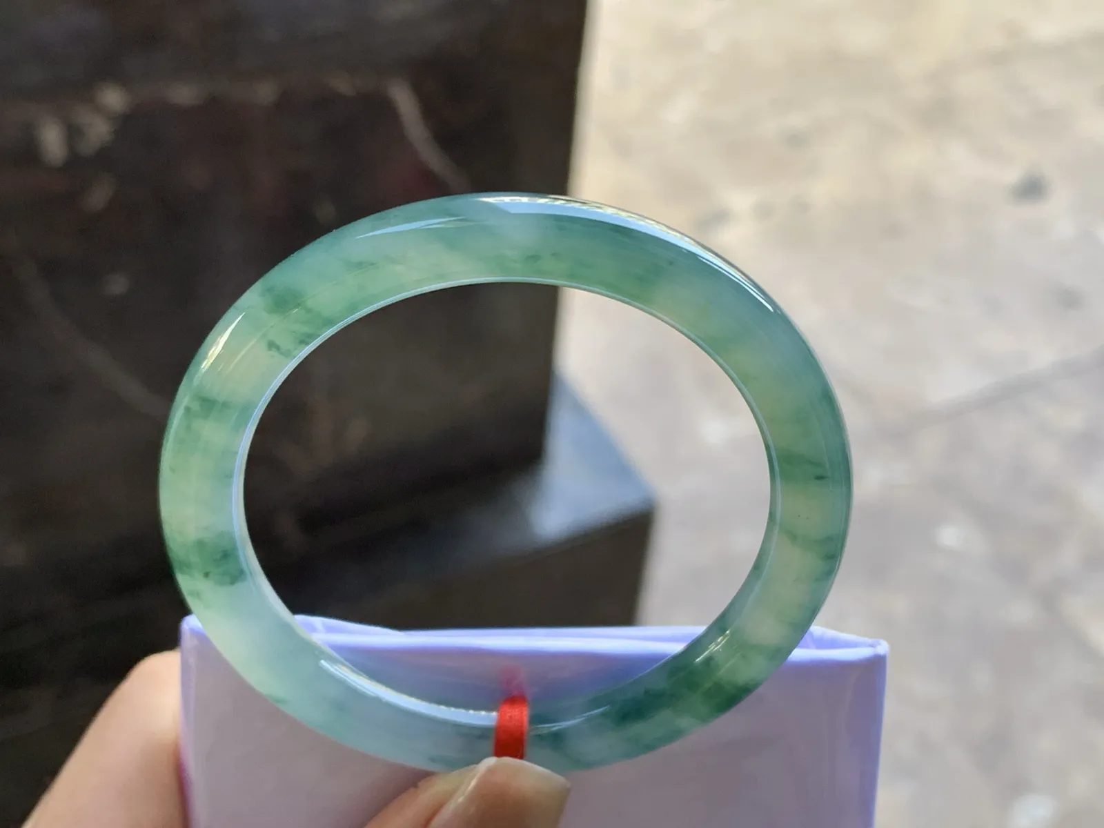 51.5-8

冰蓝花圆条手镯^_^飘花浓郁