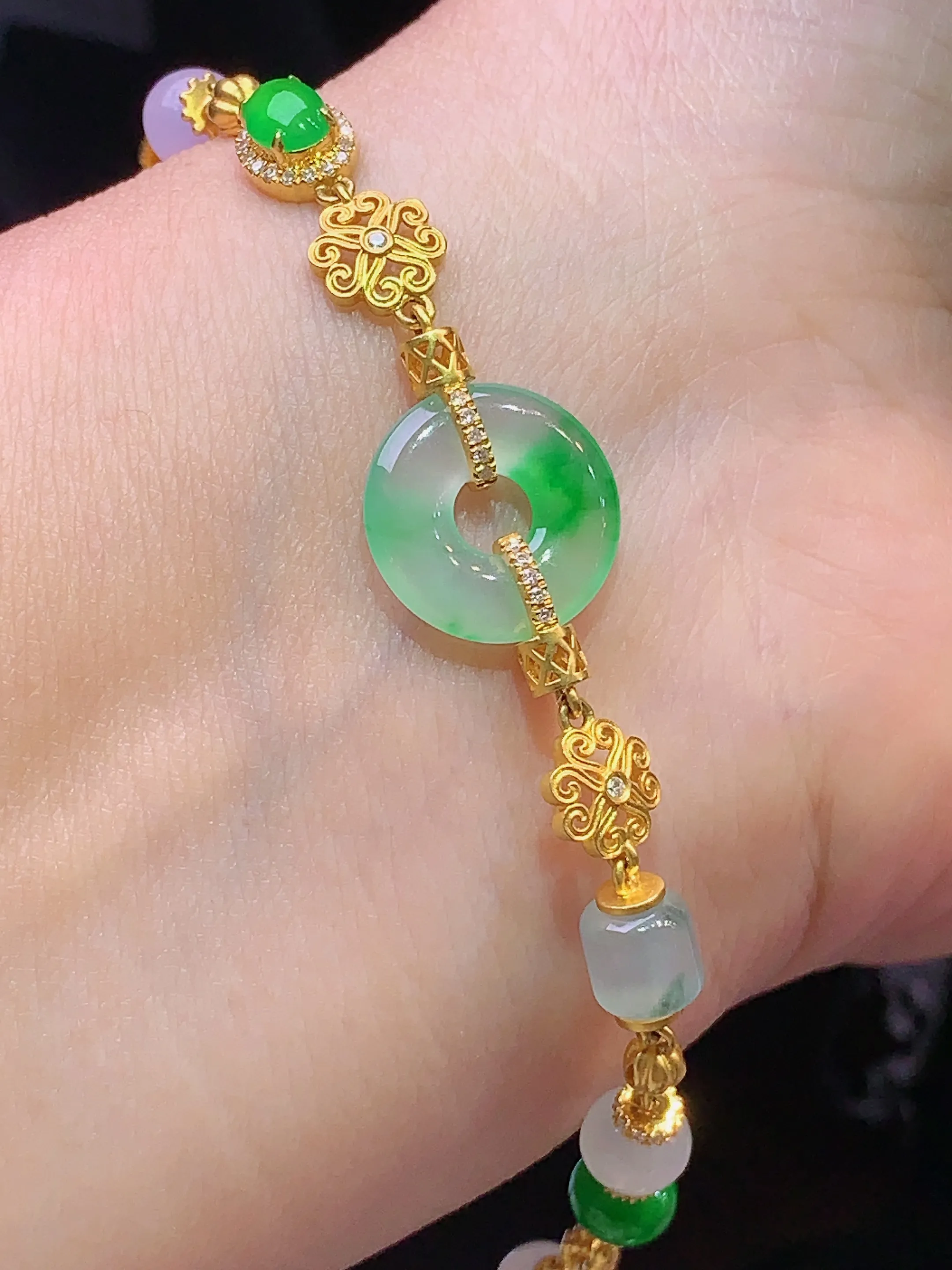 18k金钻镶嵌多宝平安扣手链 吊坠 玉质细腻 色泽艳丽 水润亮眼  整体尺寸12.8*2.3