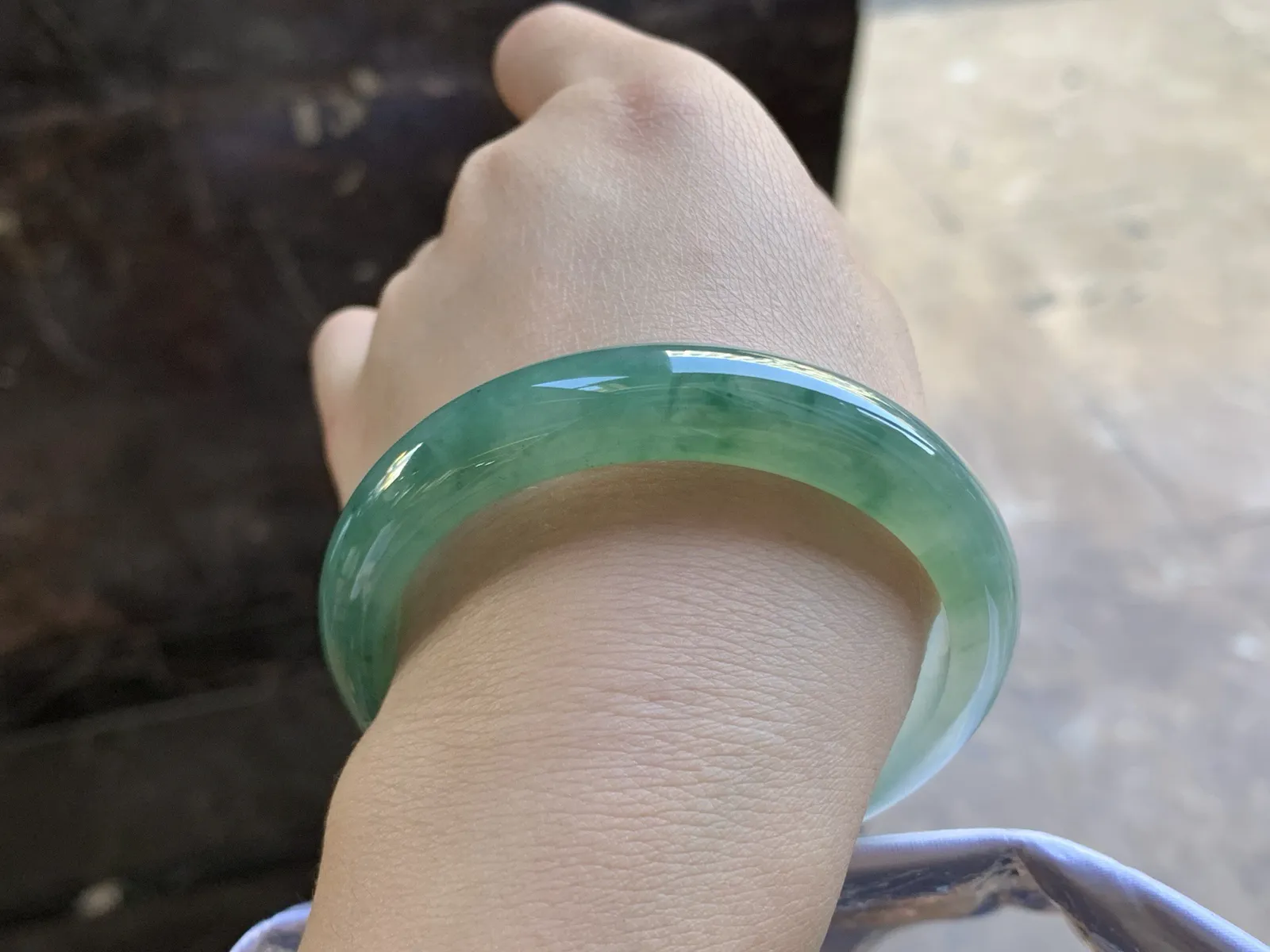 55-12-7.8

油青飘花手镯^_^冰透起光