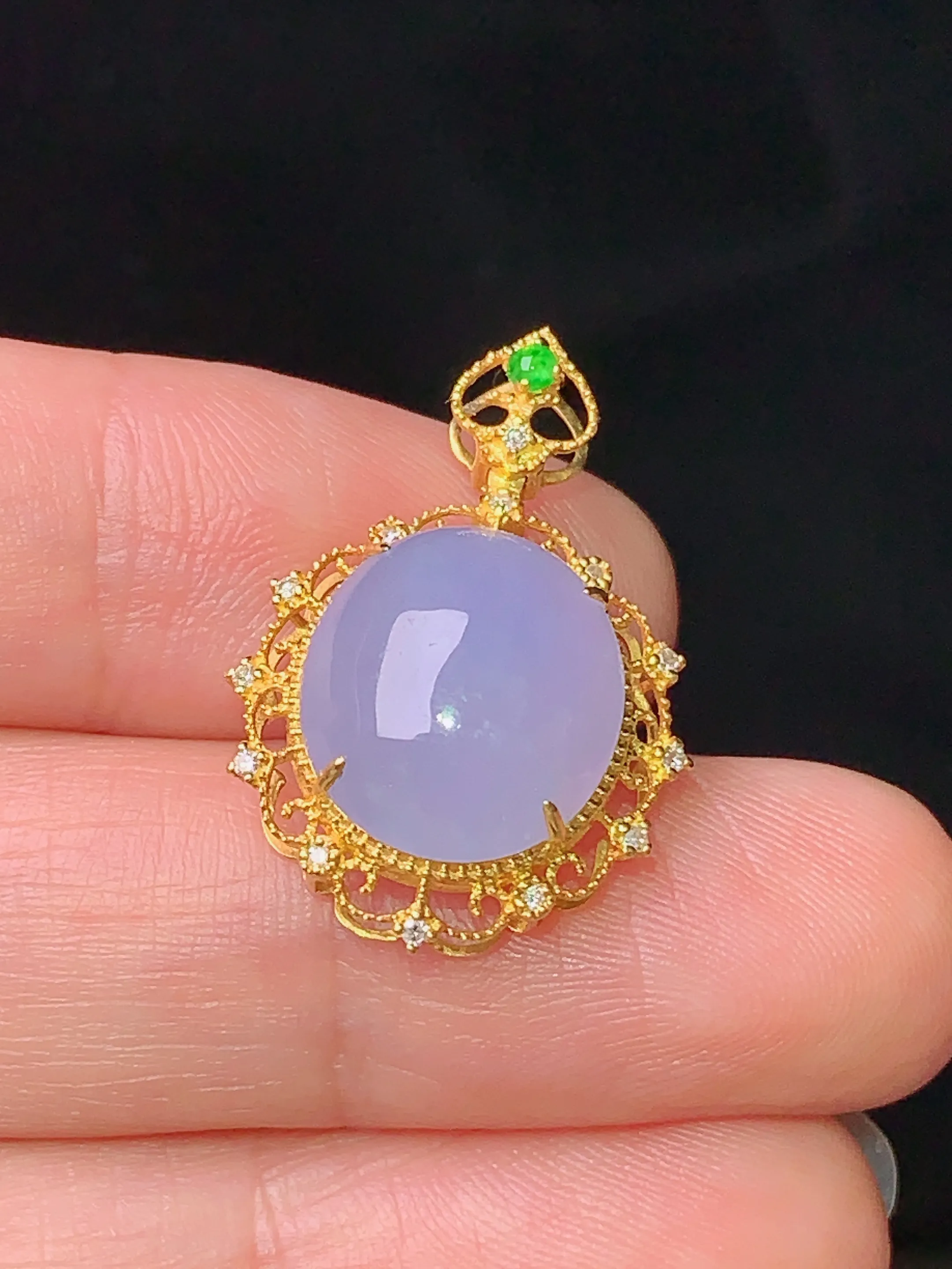 18k金钻镶嵌紫罗兰蛋面吊坠 玉质细腻 水润亮眼 色泽艳丽 整体尺寸24.3*16.8*7.8