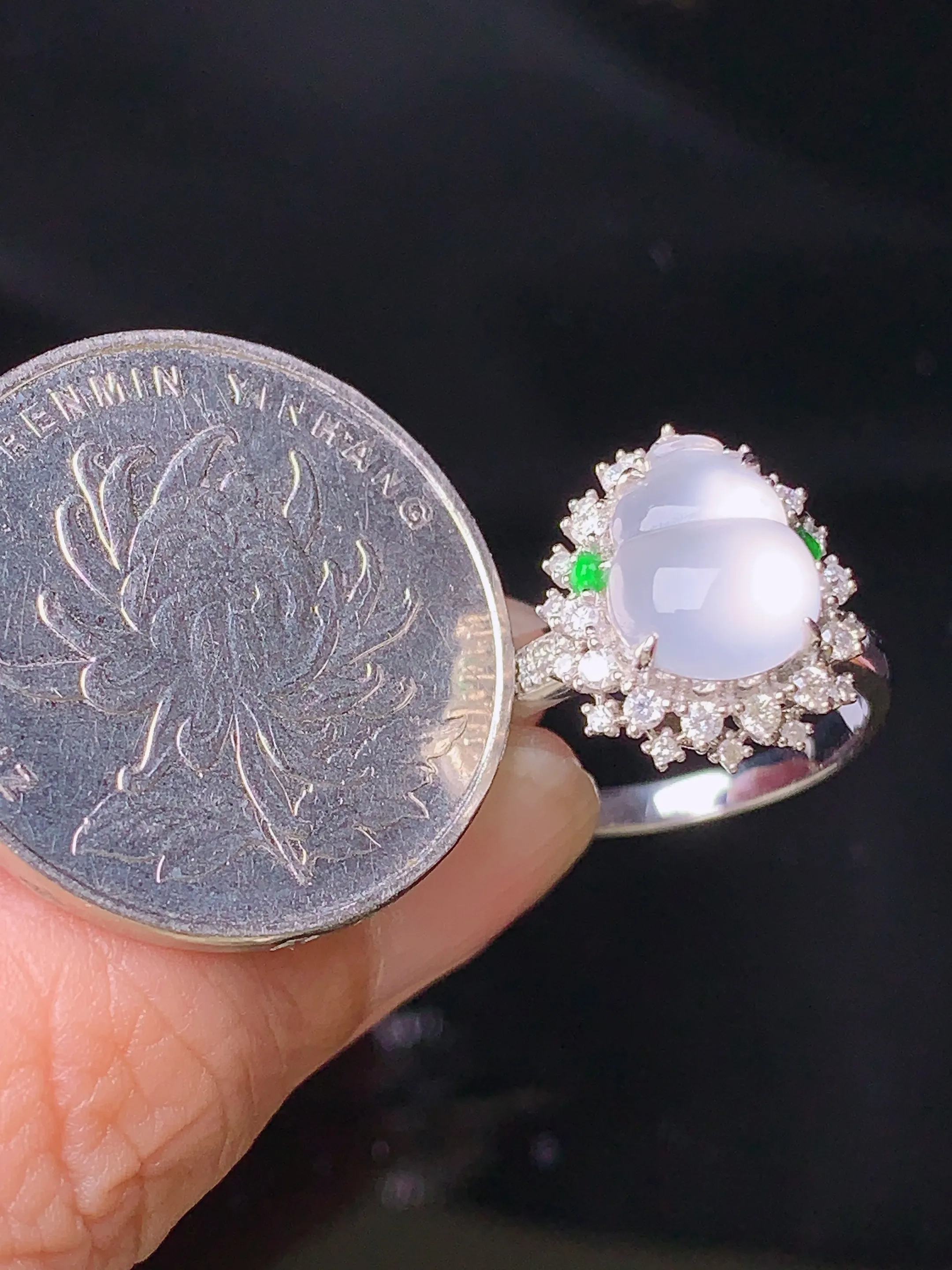 18k金钻镶嵌冰种葫芦戒指 玉质细腻 水润亮眼  圈口14.5 整体尺寸14.5*12.5*9.8