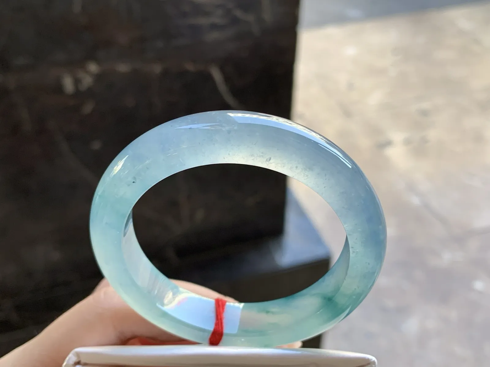 54-12.2-8

冰蓝花手镯^_^荧光十足 透亮