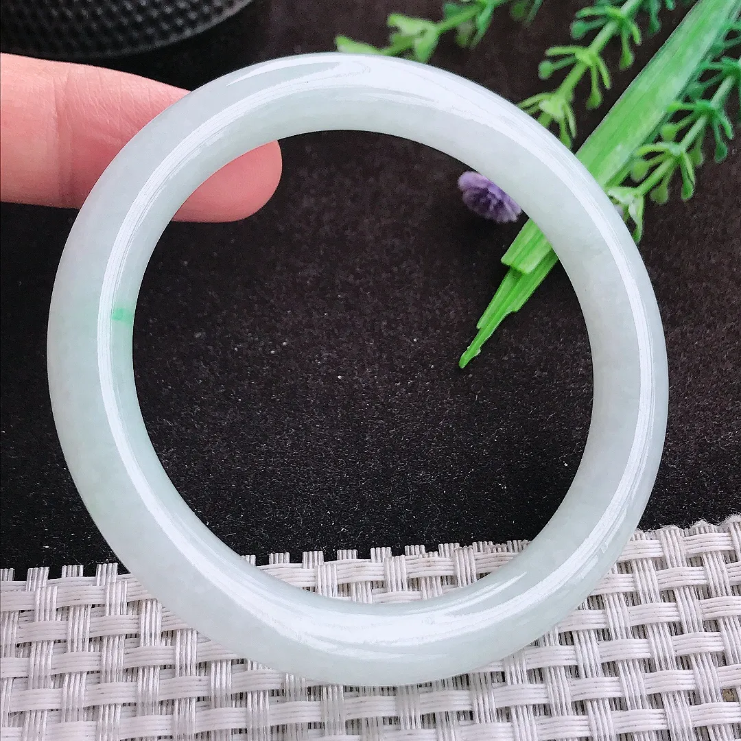 自然光55/8.9/8.6老坑秀气冰润飘绿圆条手镯翡翠玉镯手环