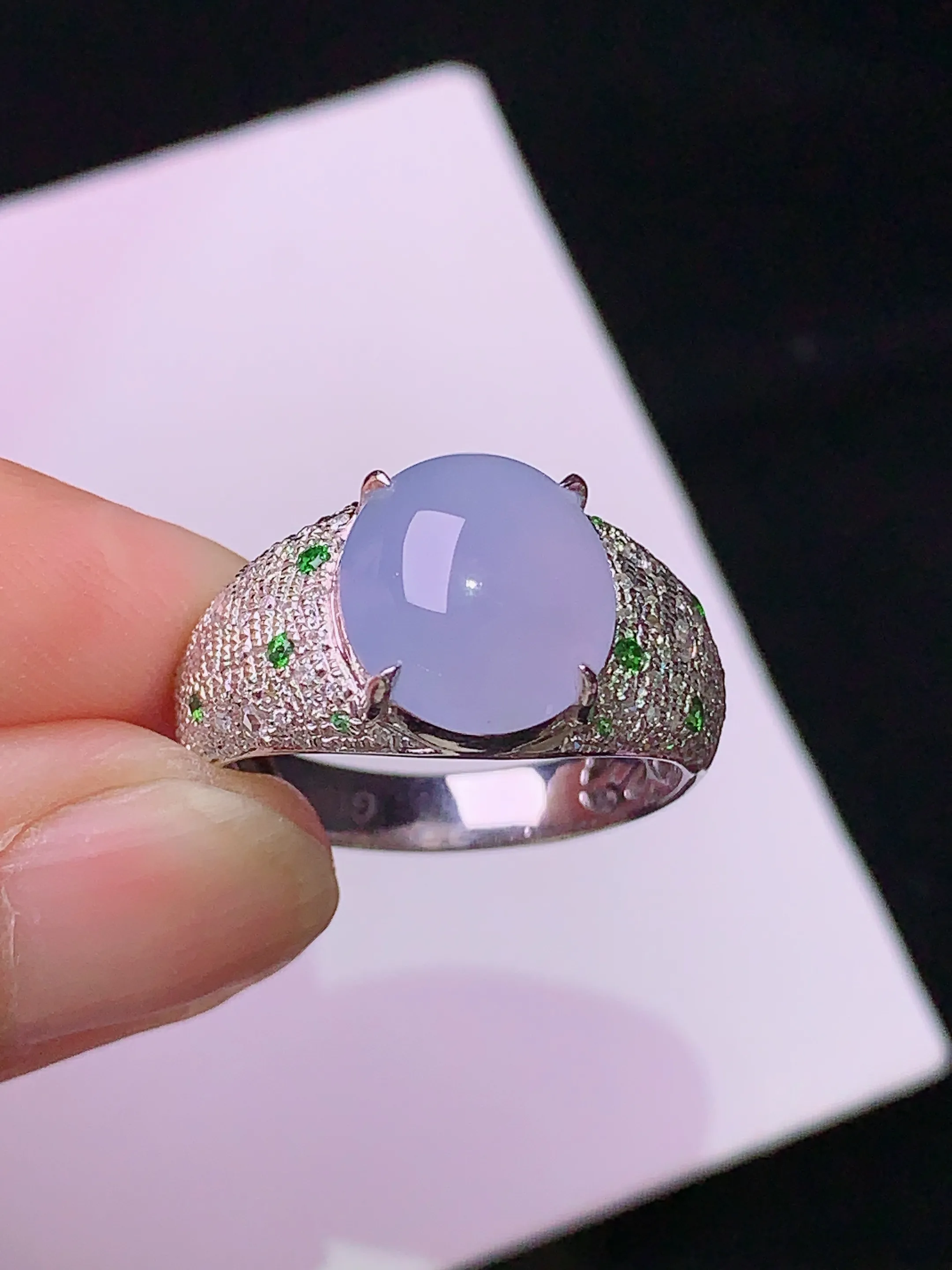18k金钻镶嵌紫罗兰蛋面戒指 玉质细腻 水润亮眼  圈口13 整体尺寸10.5*9.3*4.2