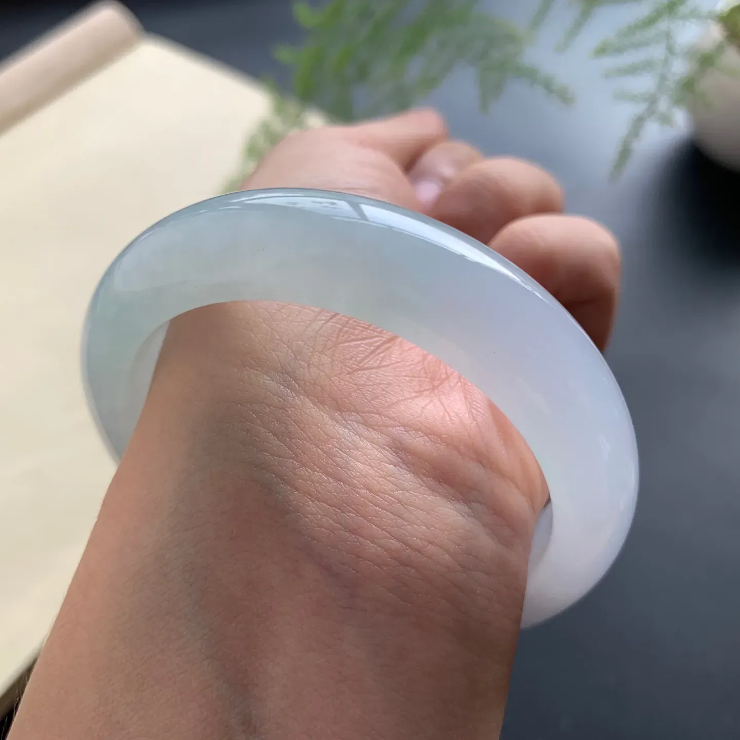 52.5圈口冰种正圈手镯 尺寸：52.5-12.8-8.5，无纹裂，白净光滑，水润起胶