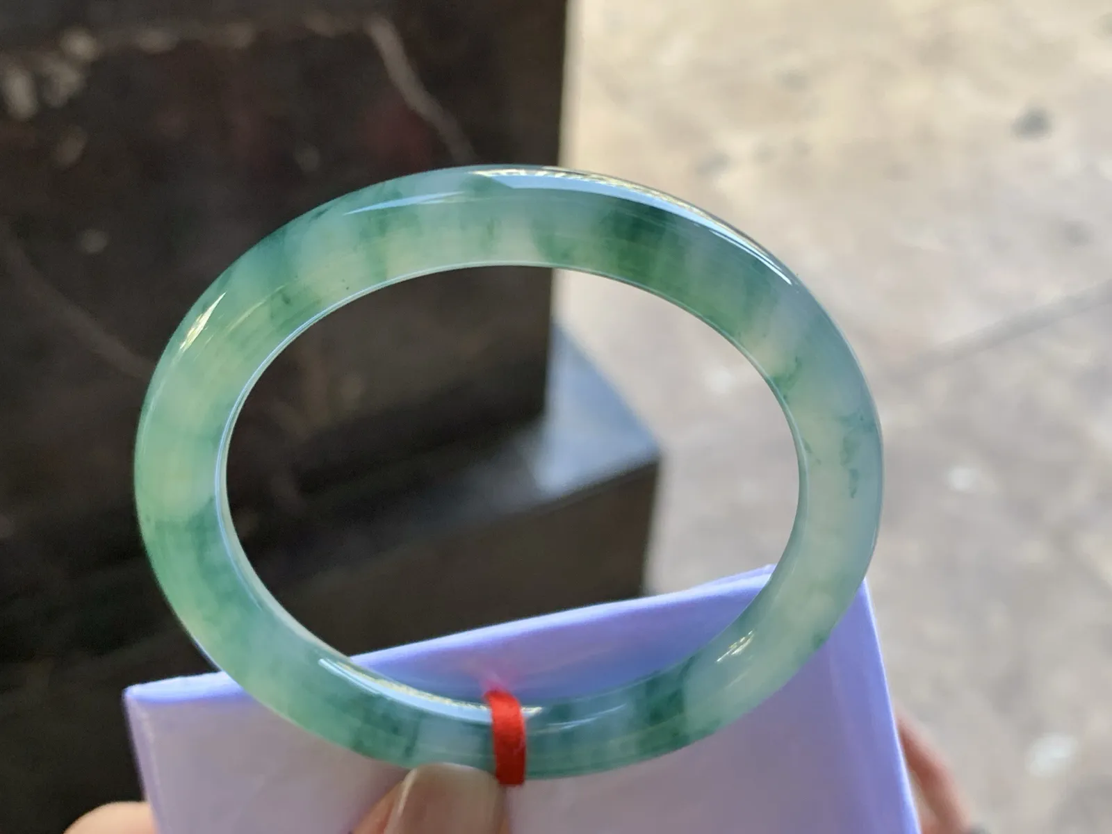 51.5-8

冰蓝花圆条手镯^_^飘花浓郁