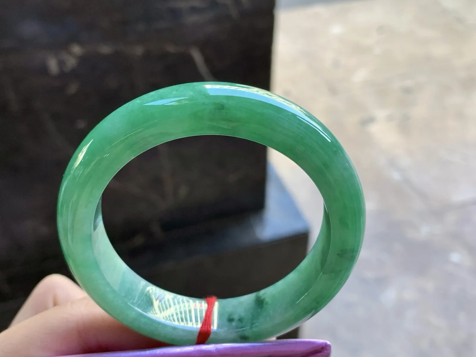 55-12.9-9.1

浓绿色手颜色鲜艳 玉质温润