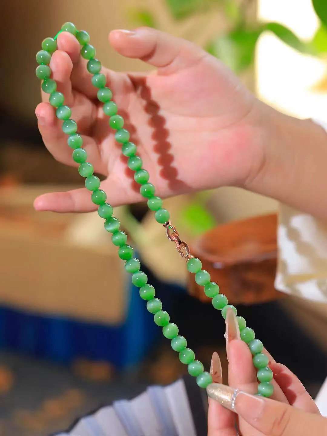 【珠圆玉润.项链】

收藏级️和田玉碧玉猫眼珠圆玉润项链 玉质温润细腻  整串打磨圆润，佩戴舒适。