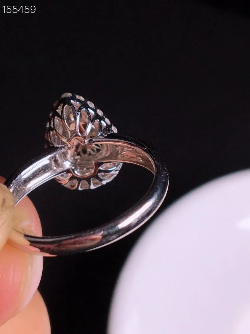 冰种阳绿滴水戒指、真金真钻镶嵌，种水好，玉质细腻 .裸石尺寸 9.9*6.6