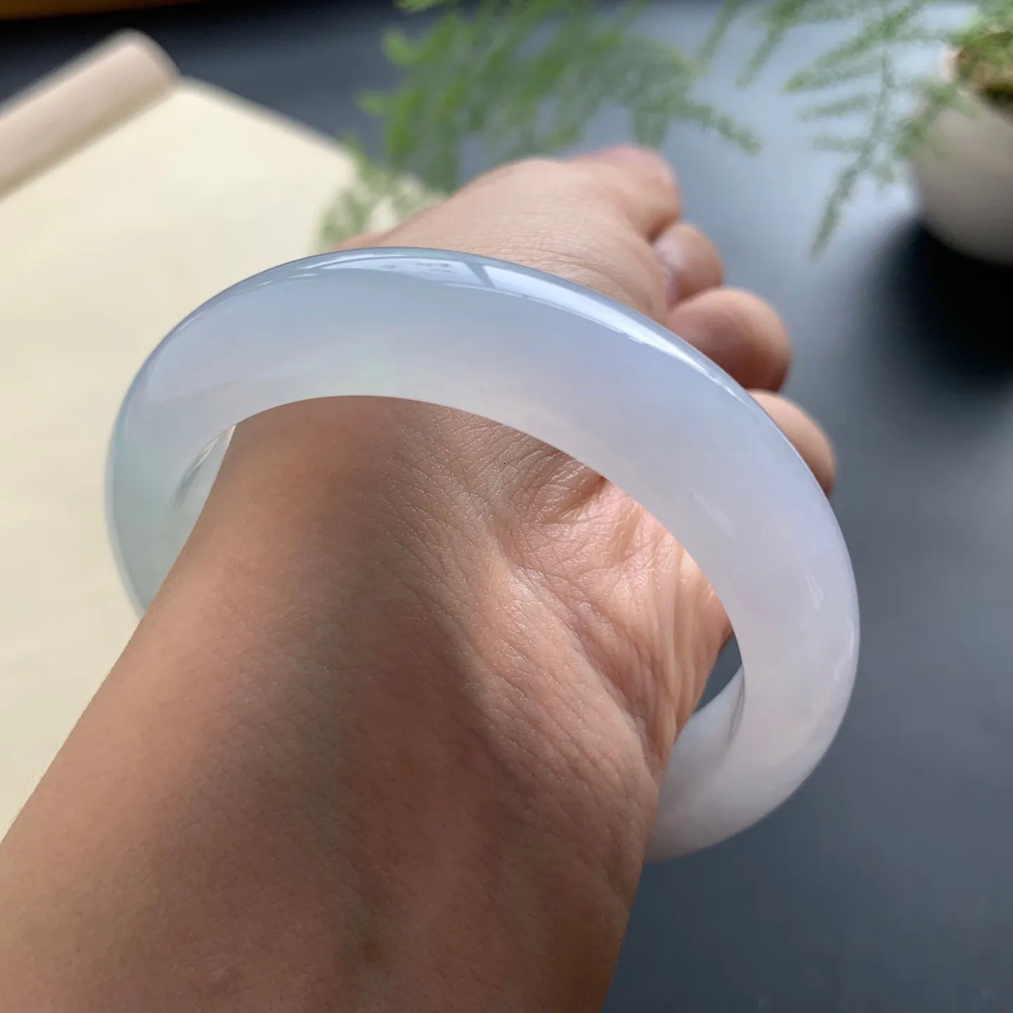 52.5圈口冰种正圈手镯 尺寸：52.5-12.8-8.5，无纹裂，白净光滑，水润起胶