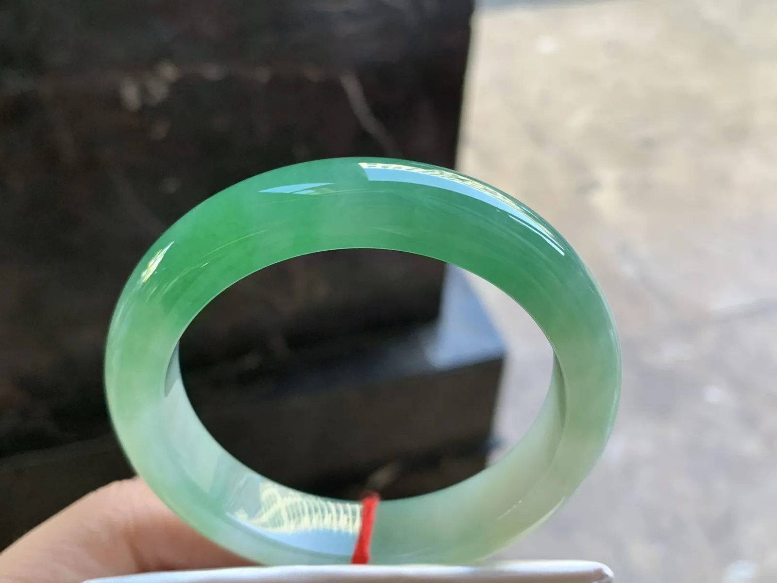 55-12.8-8.9

阳绿色手镯^_^颜色鲜艳 种水足