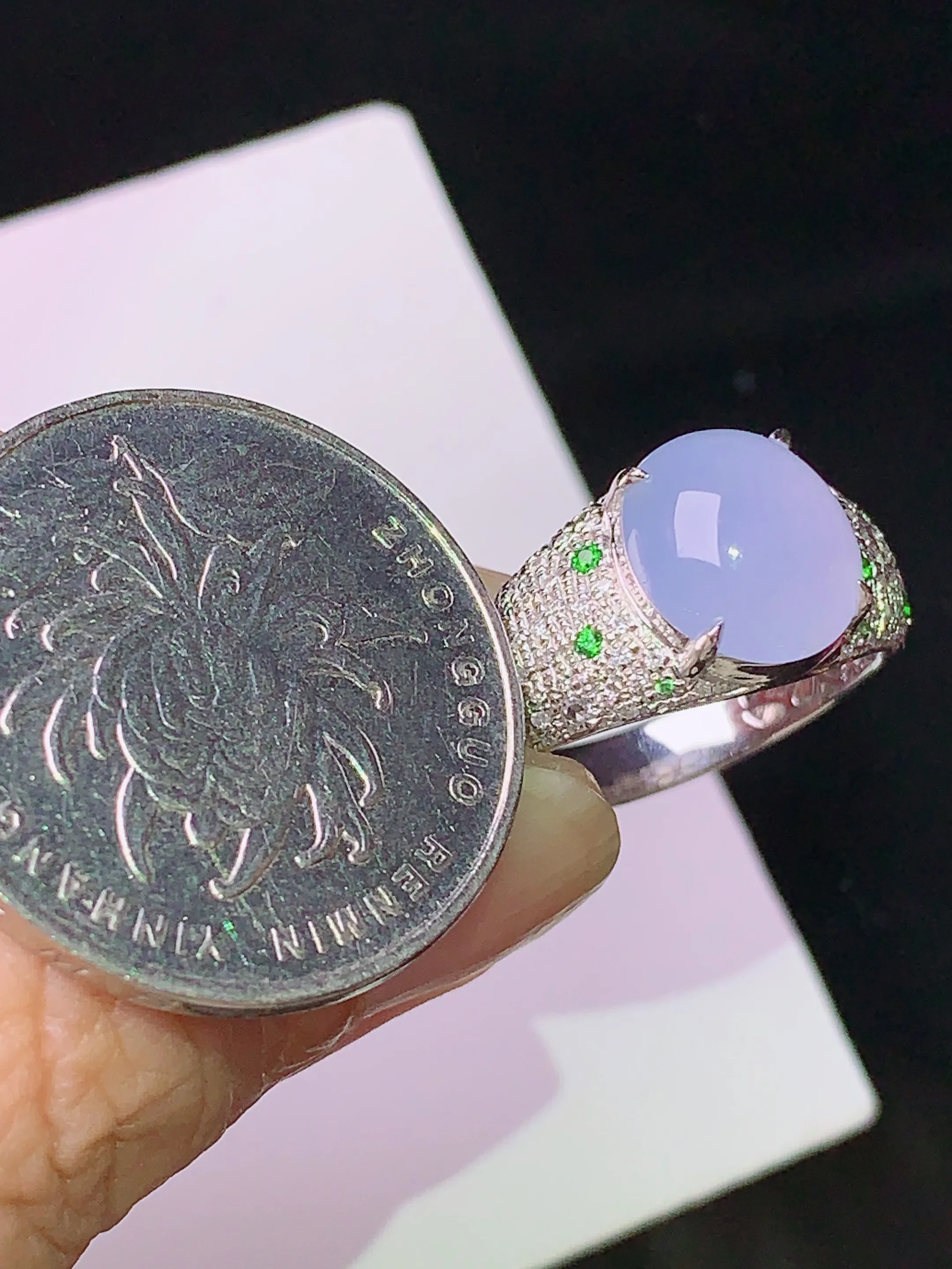 18k金钻镶嵌紫罗兰蛋面戒指 玉质细腻 水润亮眼  圈口13 整体尺寸10.5*9.3*4.2