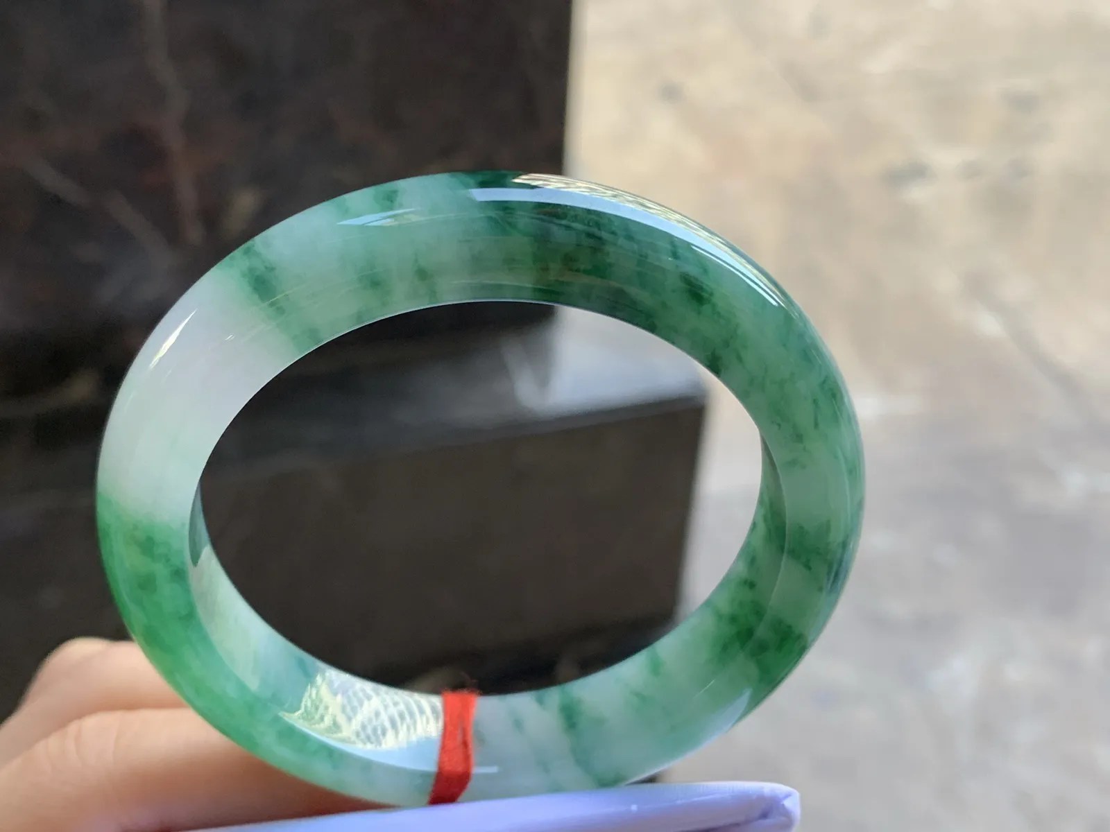 55.5-12.1-9

阳绿色手镯^_^色阳 玉质温润