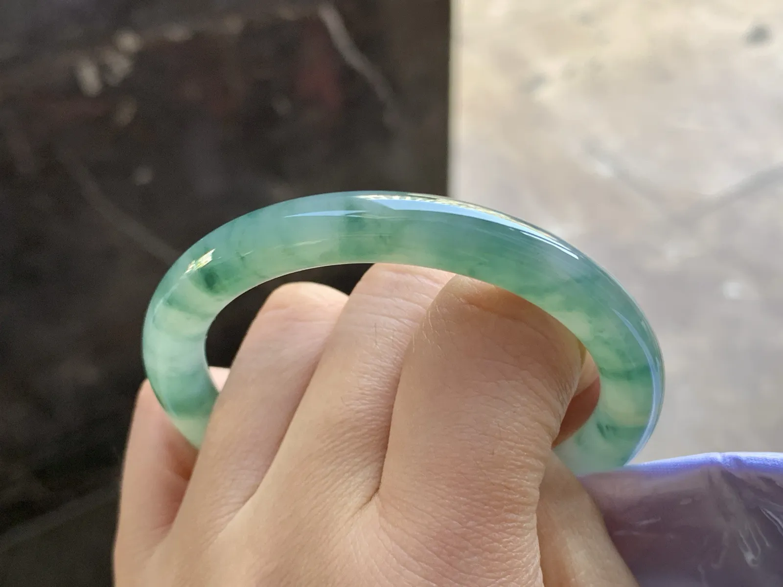 51.5-8

冰蓝花圆条手镯^_^飘花浓郁