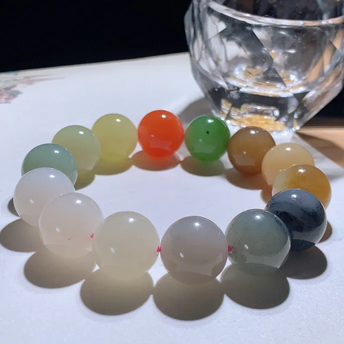 新疆和田玉多宝圆珠手串 。单颗尺寸16重88.5克 玉质细腻油润  冰透水润  脂粉好，品质好。lt251025有一颗南红