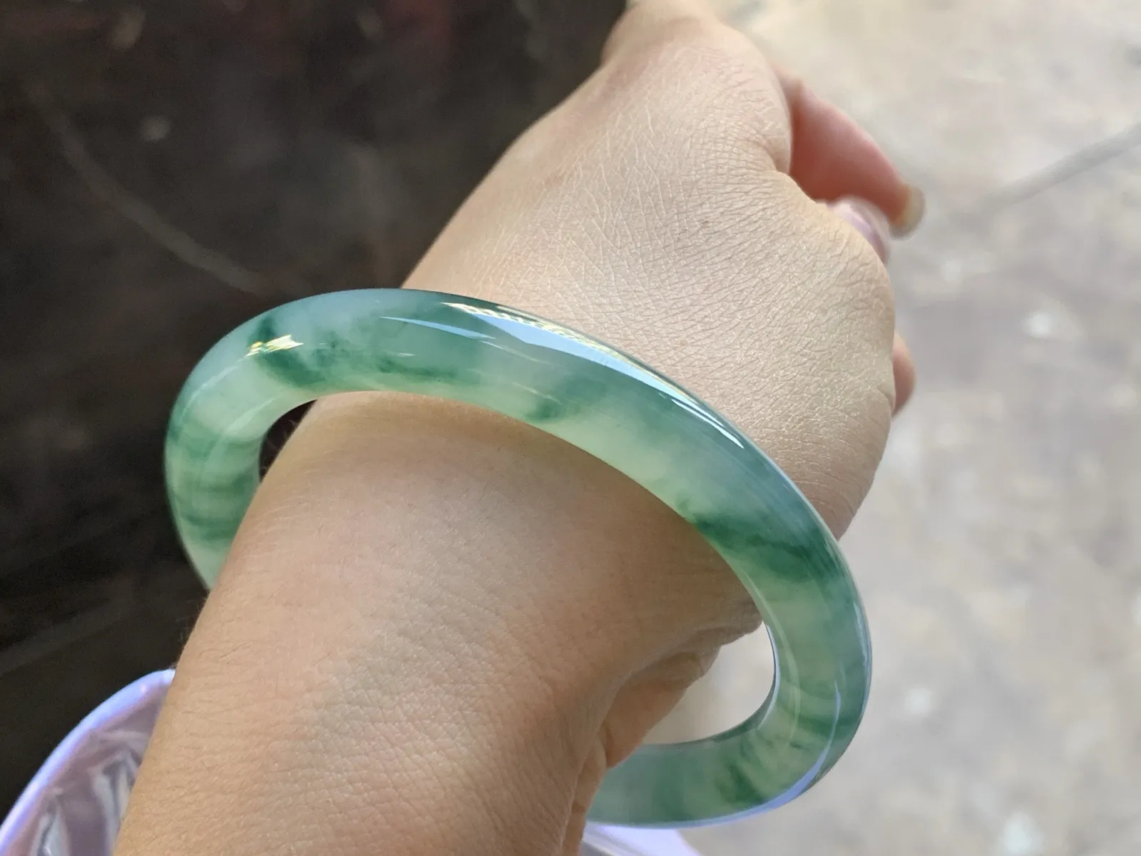 54.5-8.7

冰飘花圆条手镯^_^冰透 飘花浓郁