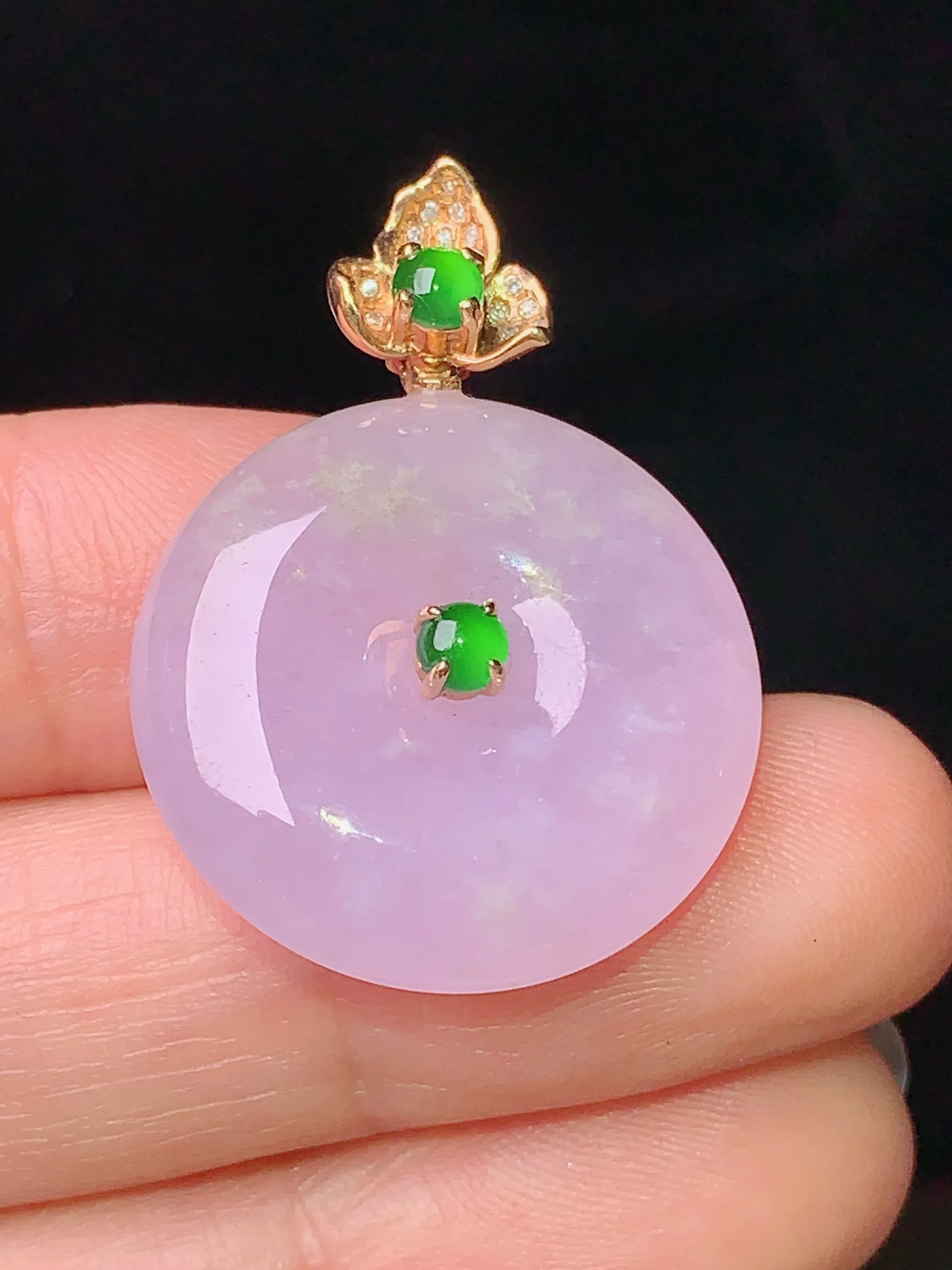 18k金钻镶嵌紫罗兰平安扣吊坠 玉质细腻 水润亮眼 色泽艳丽 整体尺寸30.8*22.2*6