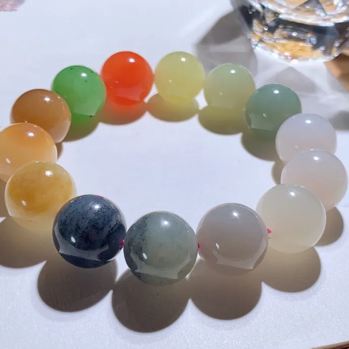 新疆和田玉多宝圆珠手串 。单颗尺寸16重88.5克 玉质细腻油润  冰透水润  脂粉好，品质好。lt251025有一颗南红