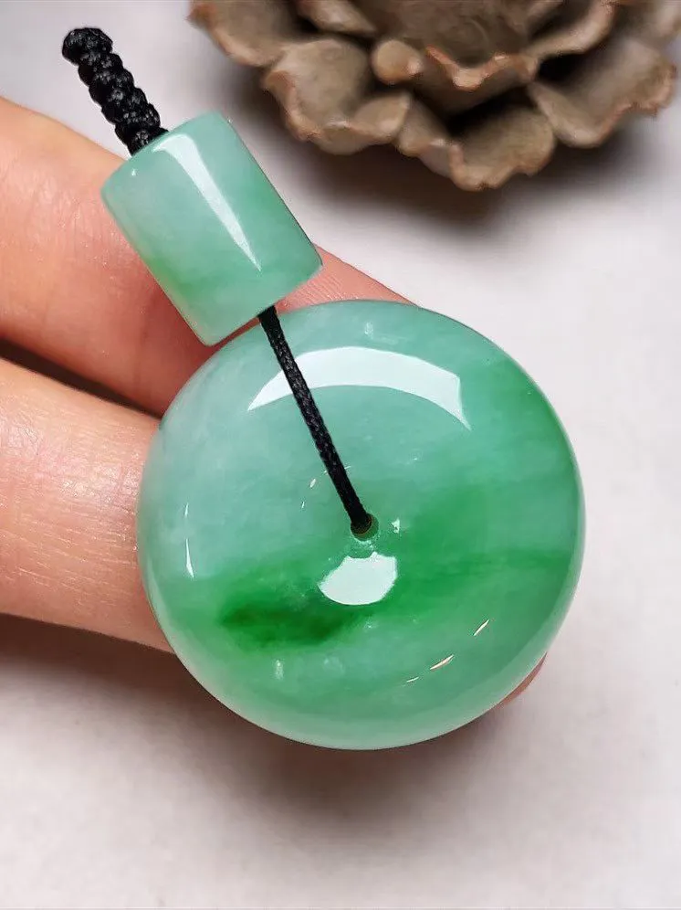 冰糯种飘绿【平安扣】吊坠，种水好，玉质细腻 ，卖相好‘