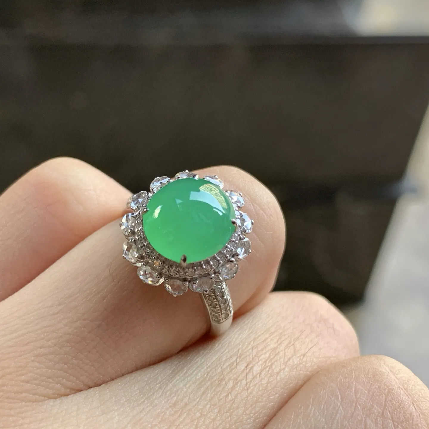 金钻镶嵌冰绿戒指^_^水润冰透