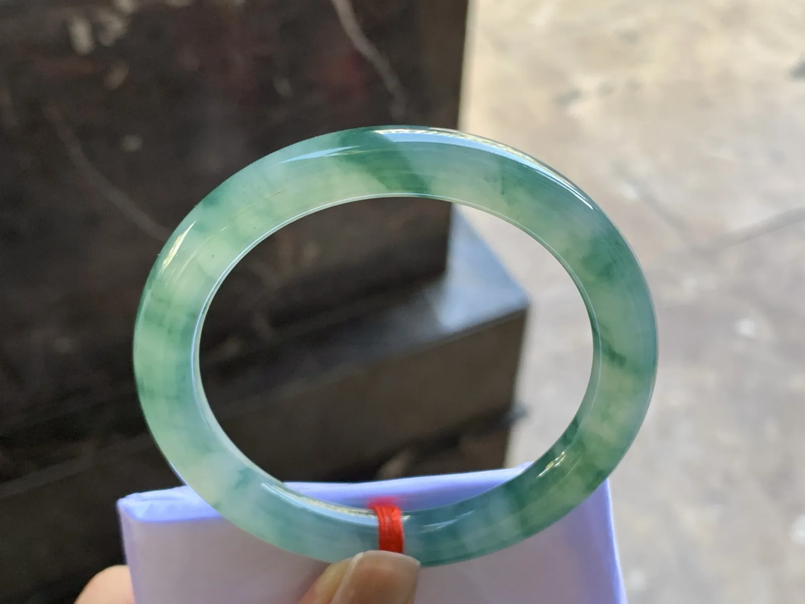 54.5-8.7

冰飘花圆条手镯^_^冰透 飘花浓郁