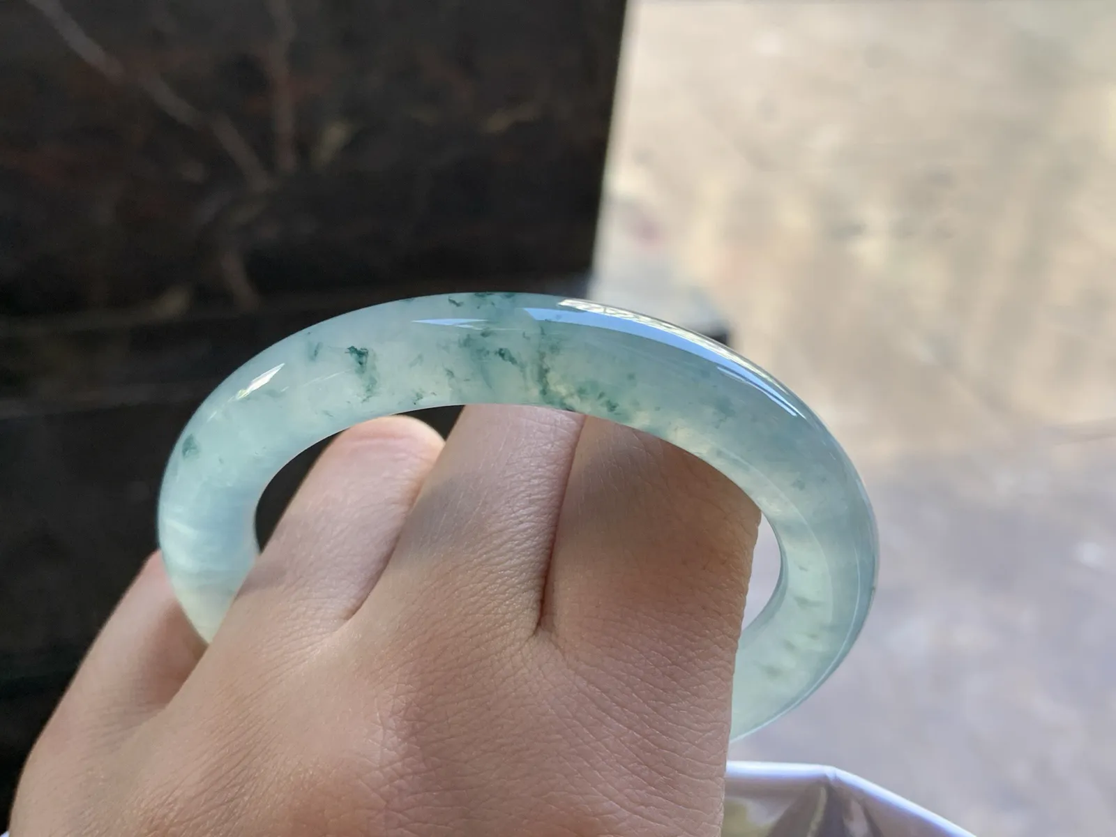 55-9.7

冰蓝花圆条手镯^_^透亮 飘花灵韵