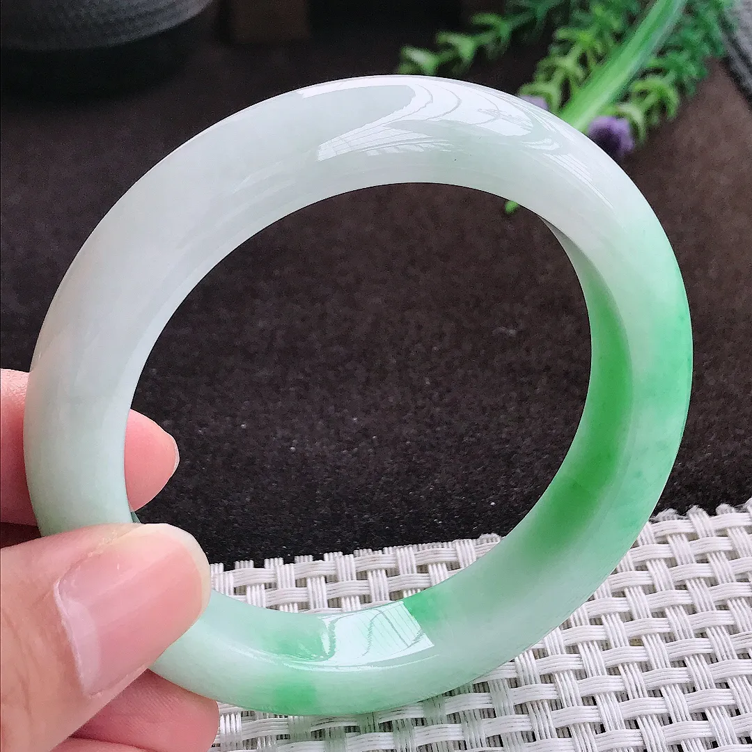 自然光57.8/12.6/9.5老坑精美冰润飘阳绿手镯宽边翡翠玉镯手环