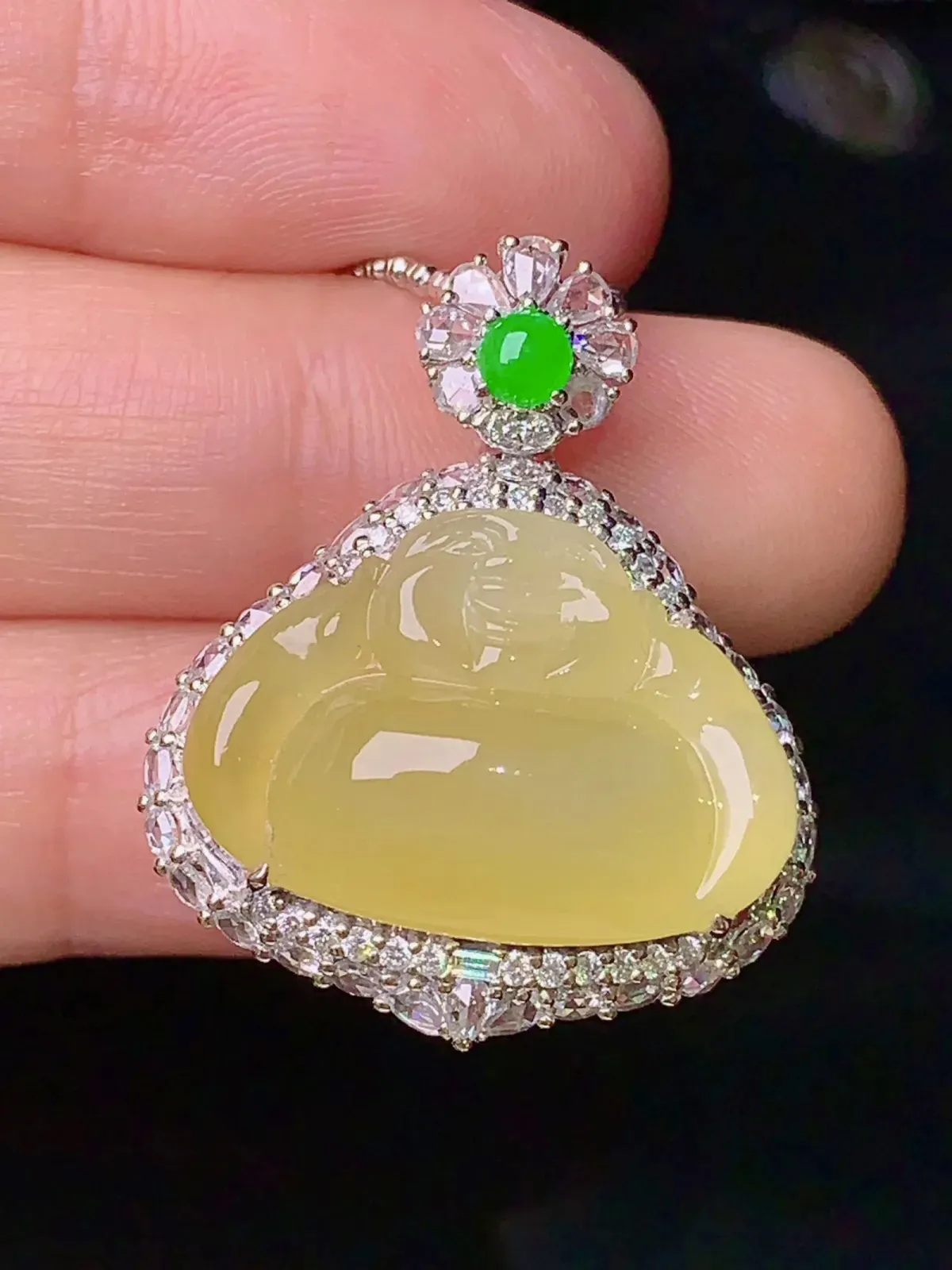 18k金钻镶嵌黄翡佛公吊坠 玉质细腻 色泽艳丽 整体尺寸29.6*24.5*13