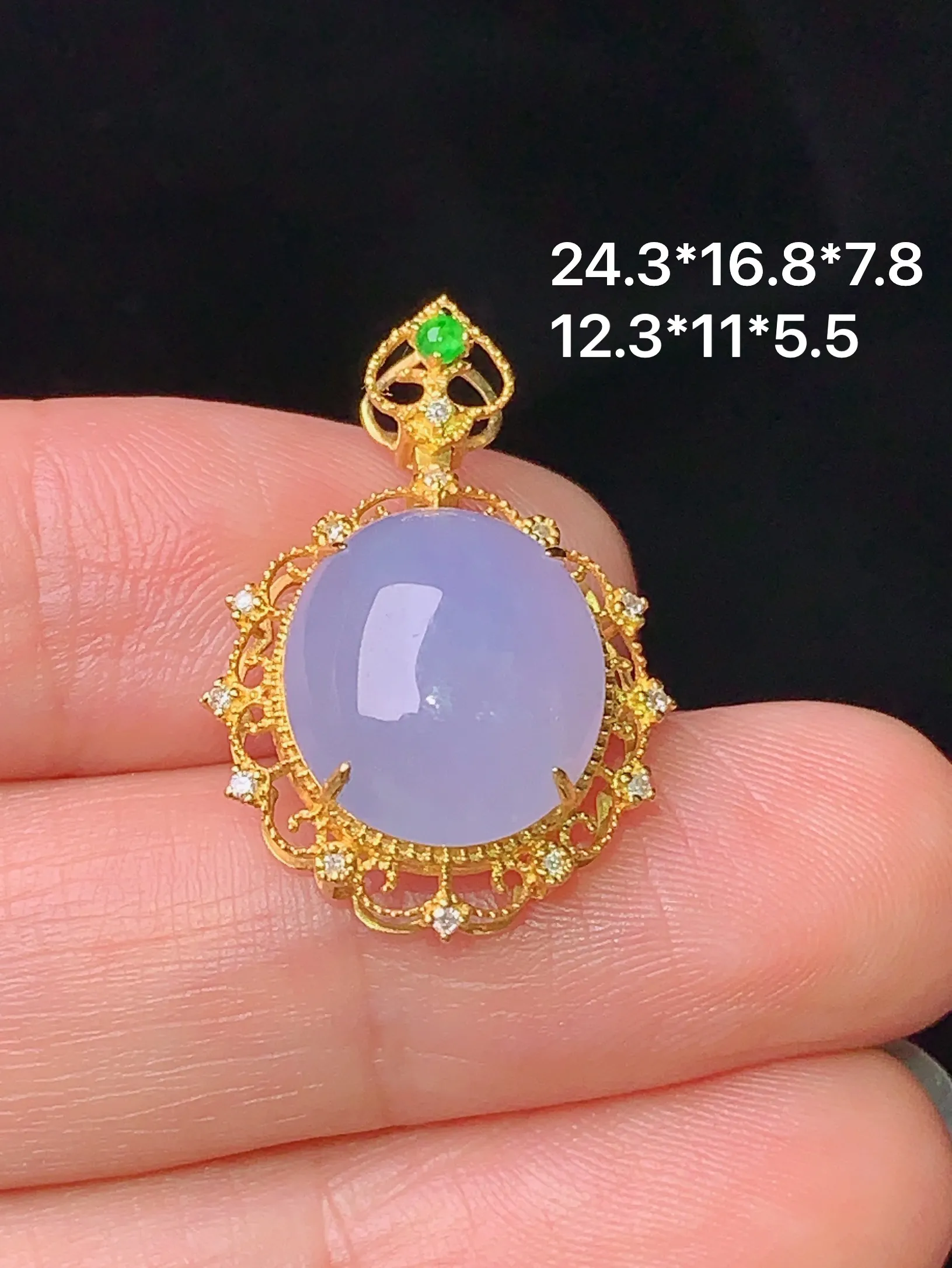 18k金钻镶嵌紫罗兰蛋面吊坠 玉质细腻 水润亮眼 色泽艳丽 整体尺寸24.3*16.8*7.8