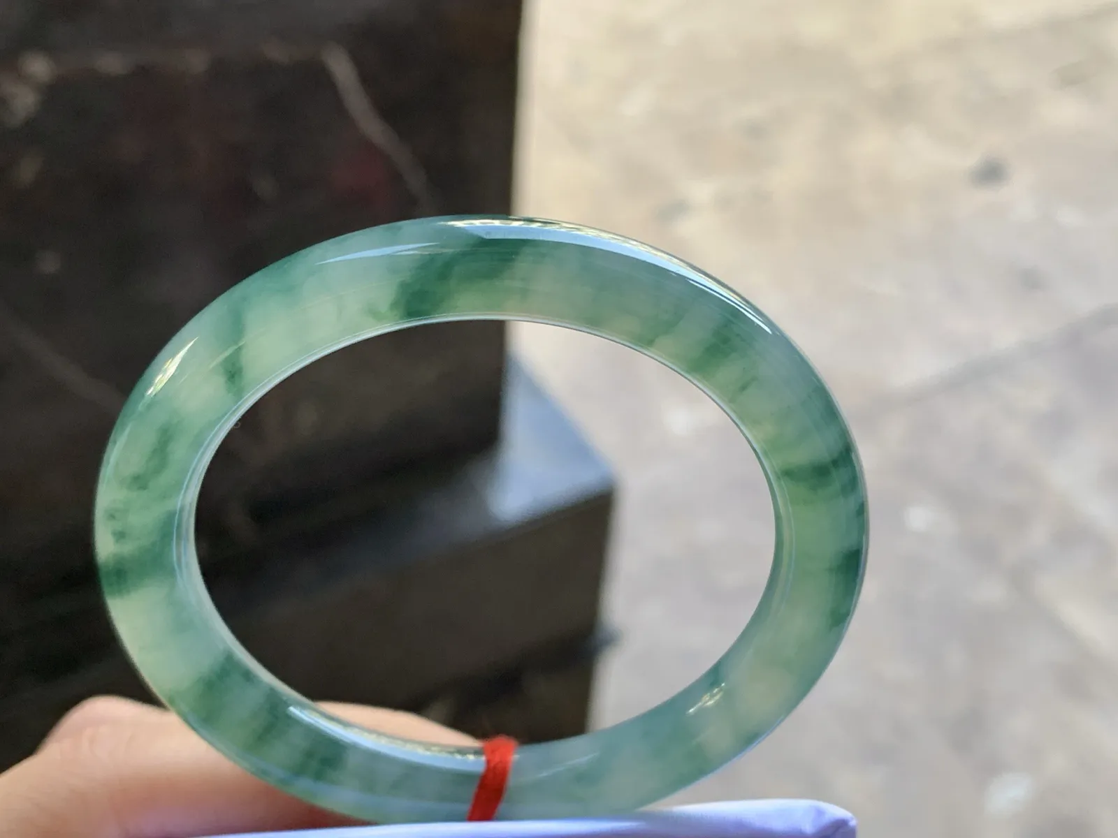 54.5-8.7

冰飘花圆条手镯^_^冰透 飘花浓郁