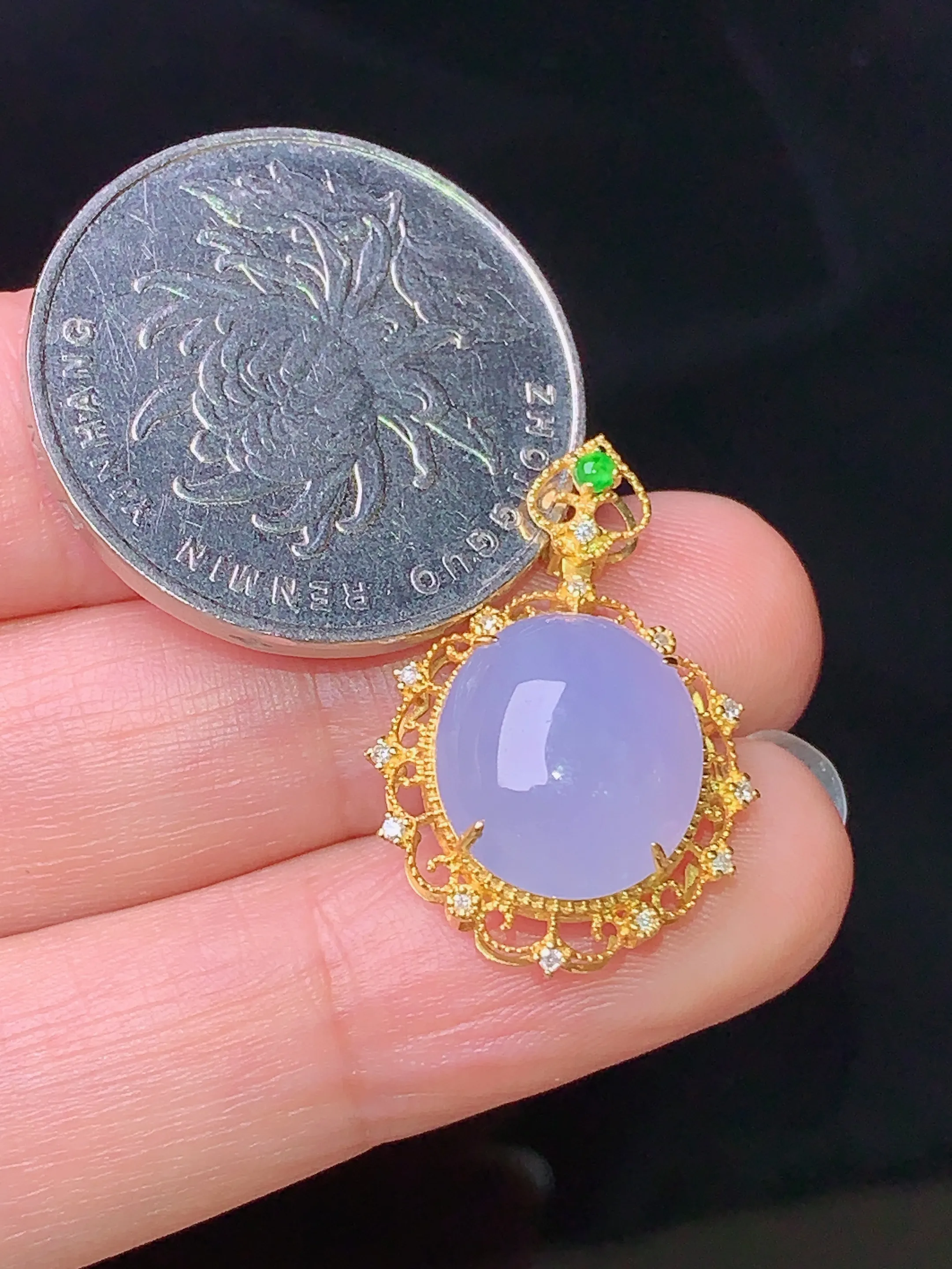 18k金钻镶嵌紫罗兰蛋面吊坠 玉质细腻 水润亮眼 色泽艳丽 整体尺寸24.3*16.8*7.8