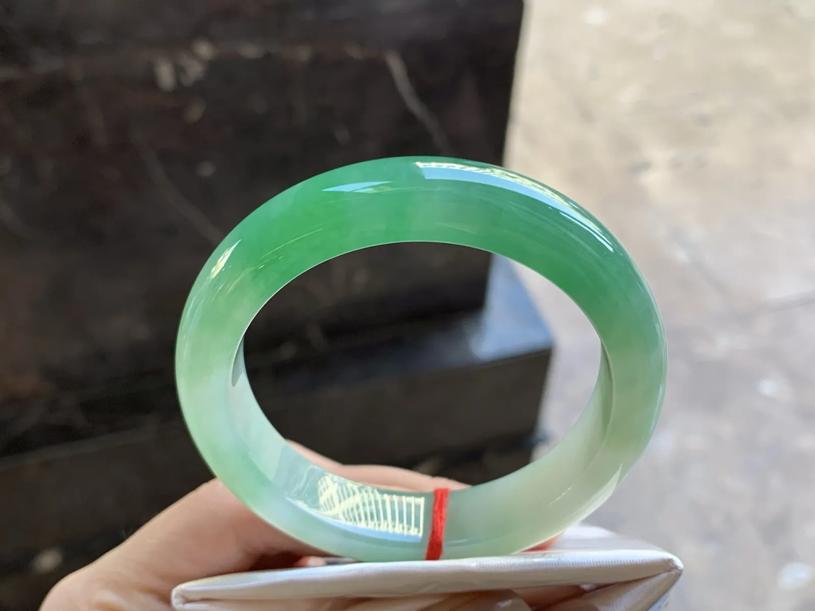 55-12.8-8.9

阳绿色手镯^_^颜色鲜艳 种水足