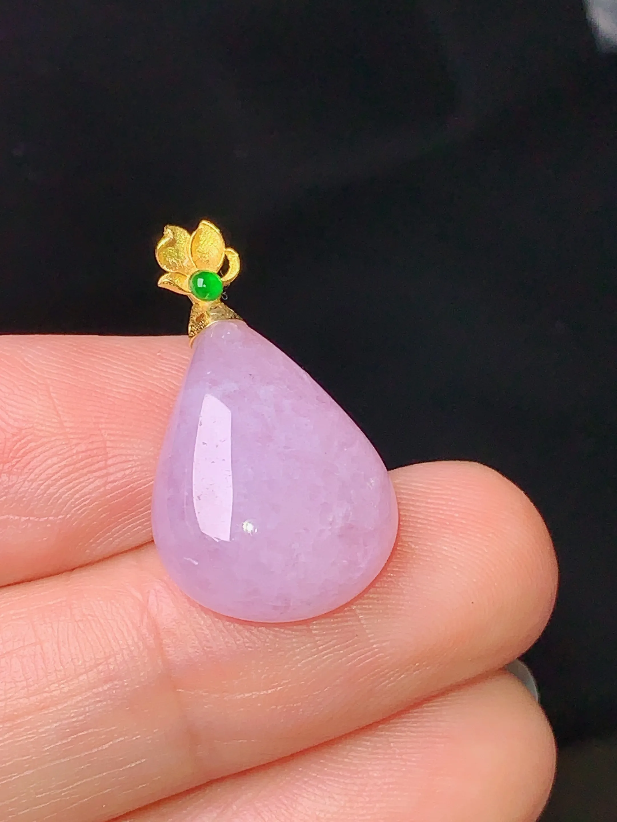18k金钻镶嵌紫罗兰水滴吊坠 玉质细腻 水润亮眼 色泽艳丽 整体尺寸23.8*13.6*6