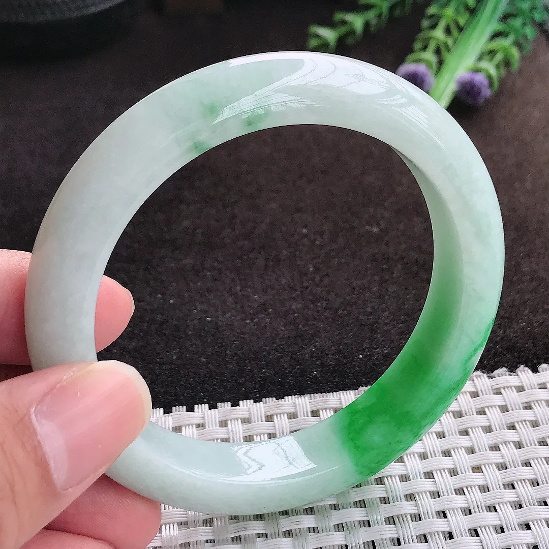 自然光56.5/12.3/9老坑精美温润飘阳绿手镯宽边翡翠玉镯手环