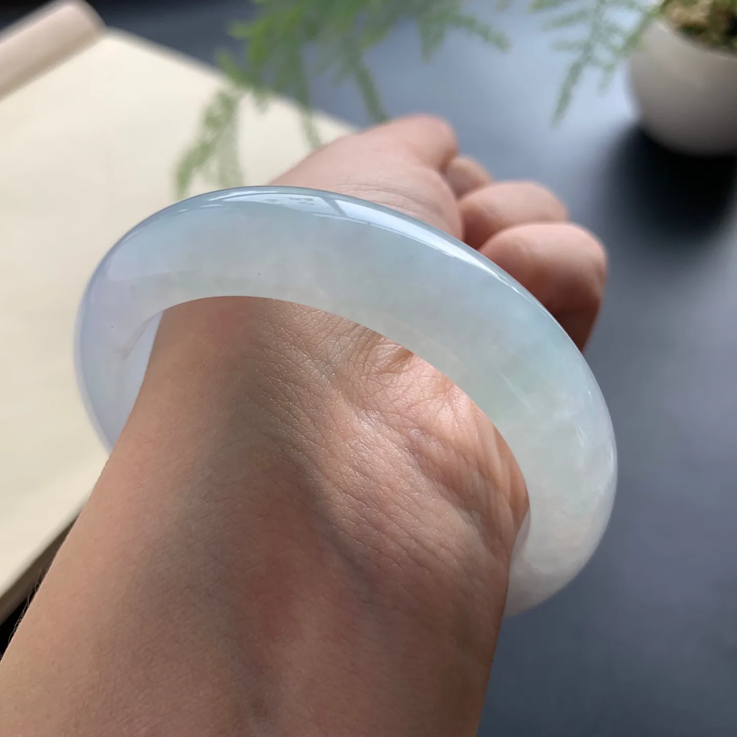 52.5圈口冰种正圈手镯 尺寸：52.5-12.8-8.5，无纹裂，白净光滑，水润起胶