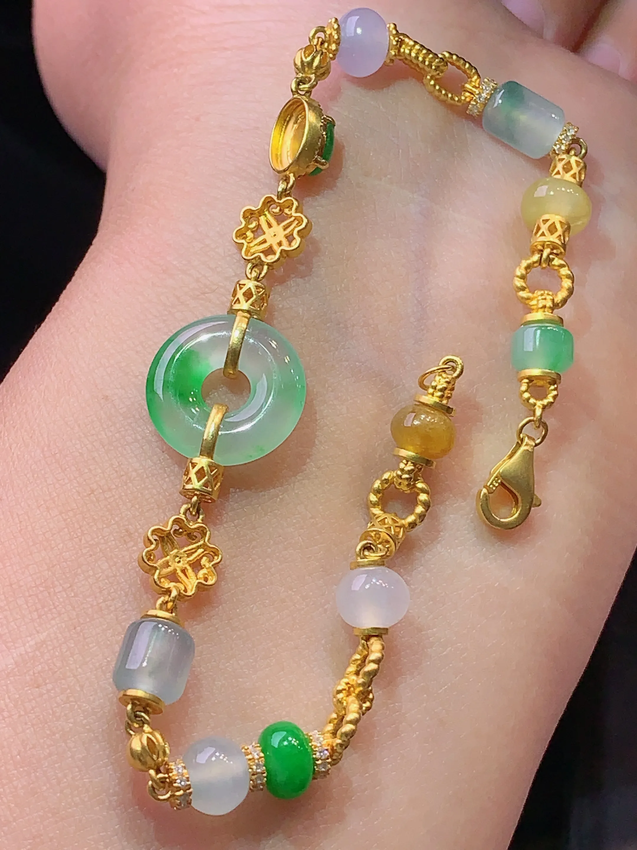 18k金钻镶嵌多宝平安扣手链 吊坠 玉质细腻 色泽艳丽 水润亮眼  整体尺寸12.8*2.3