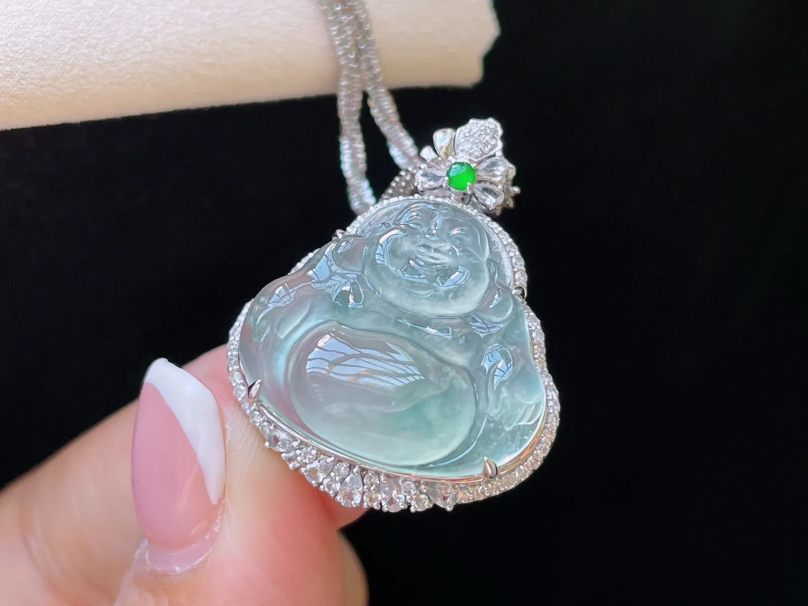 18K 冰种飘花·佛公

整30.7-24.5-9
裸19.3-22-3.6