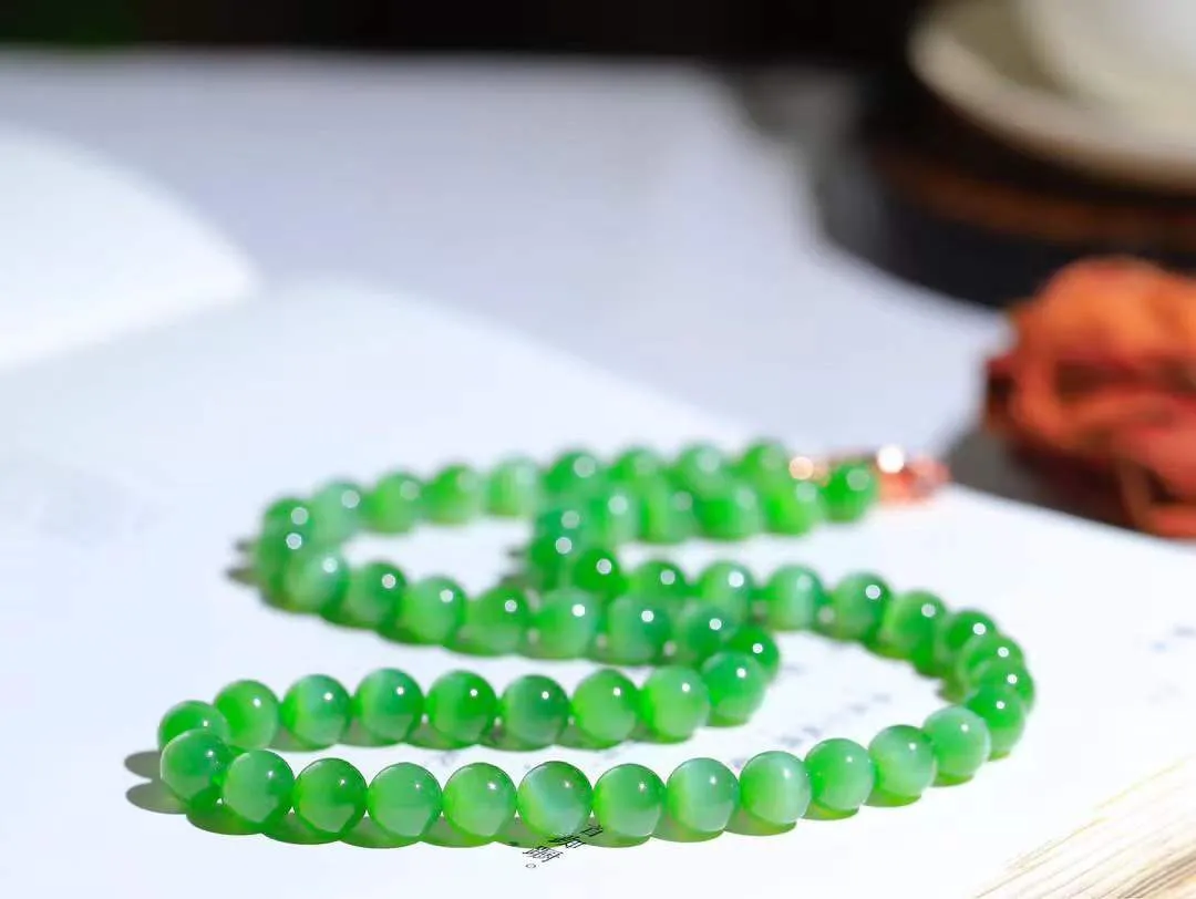 【珠圆玉润.项链】

收藏级️和田玉碧玉猫眼珠圆玉润项链 玉质温润细腻  整串打磨圆润，佩戴舒适。