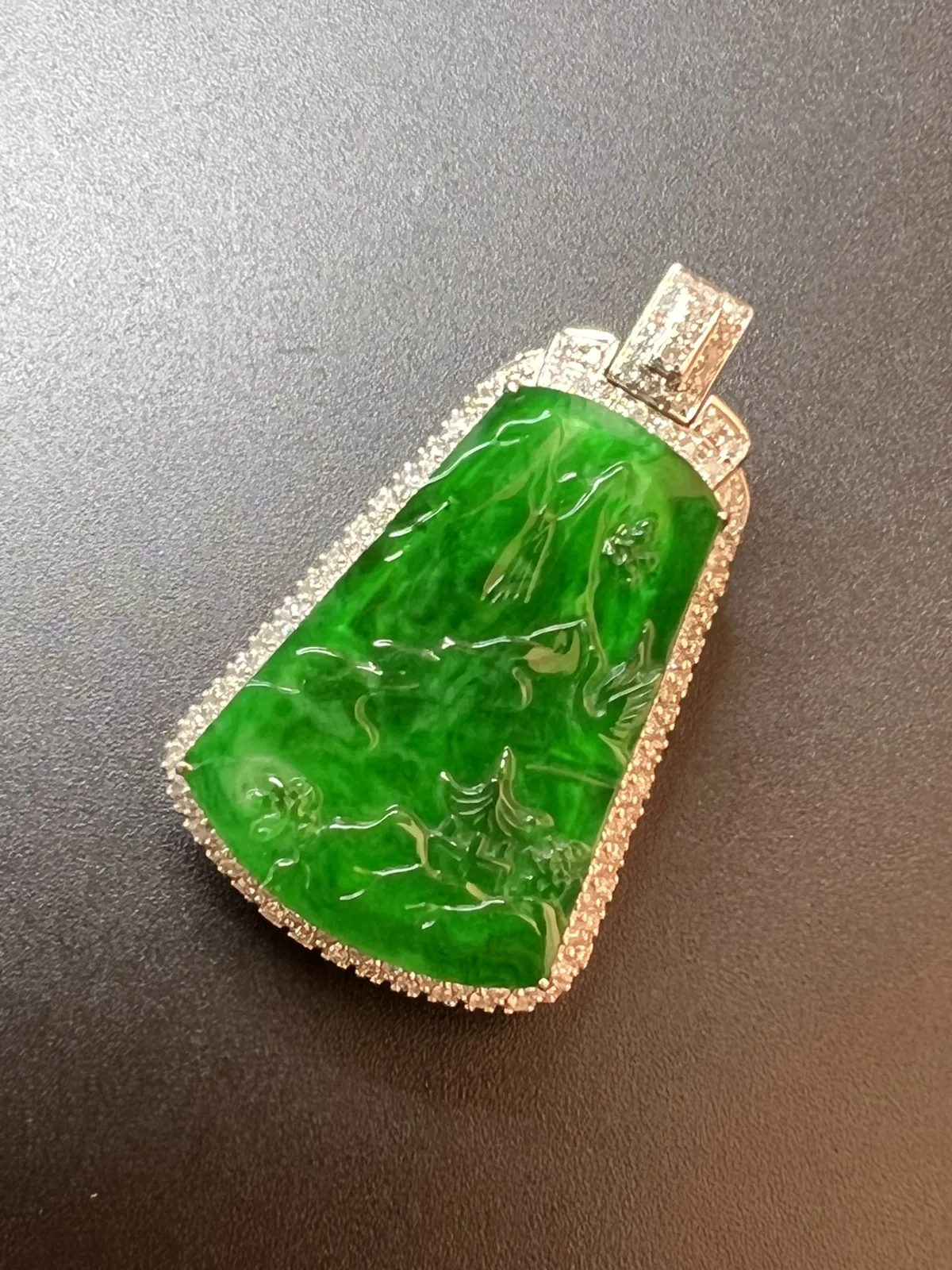 满绿山水牌整体尺寸37.6*22.9*9.2 祼石尺寸28.2*19.8*1.8