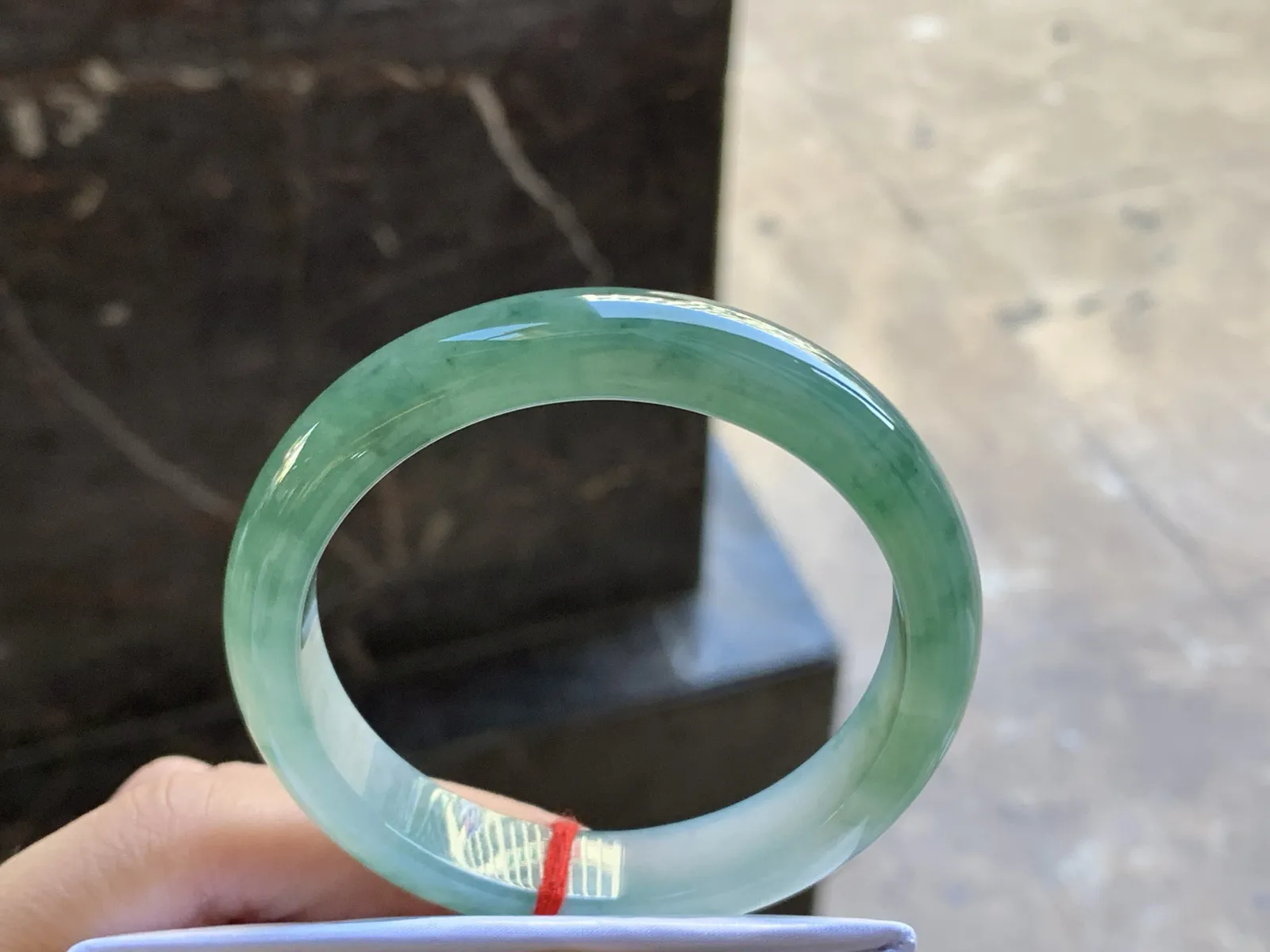 55-12-7.8

油青飘花手镯^_^冰透起光