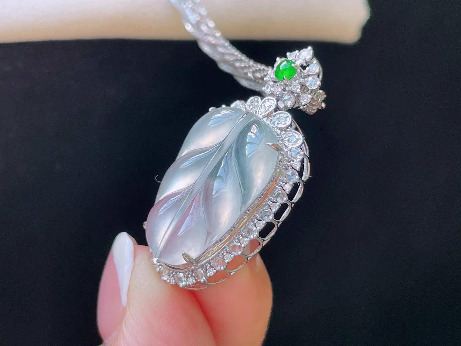 18K 冰种·叶子

整32.3-17.4-8.1
裸20-13.4-3